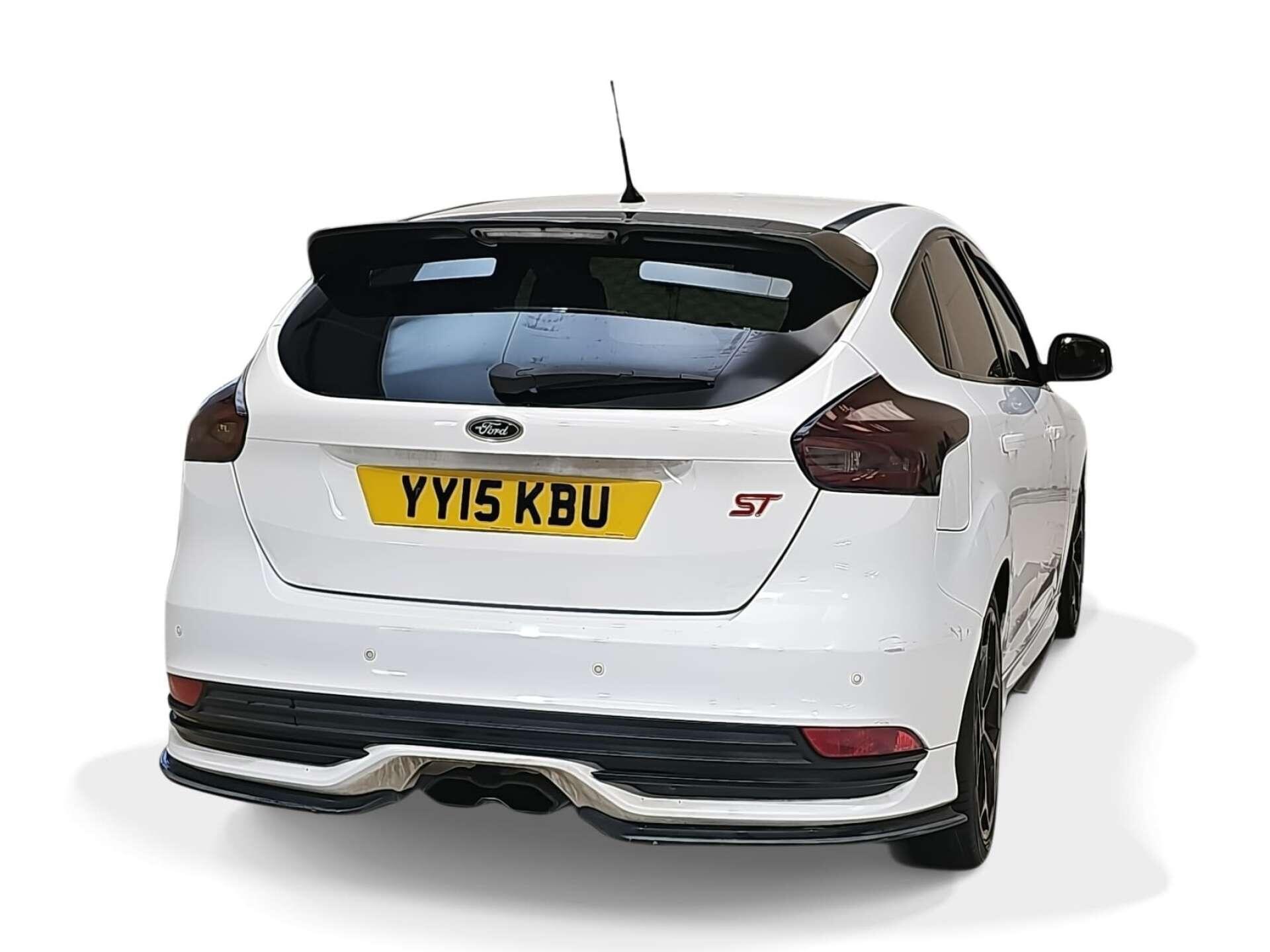 Ford Focus view 3