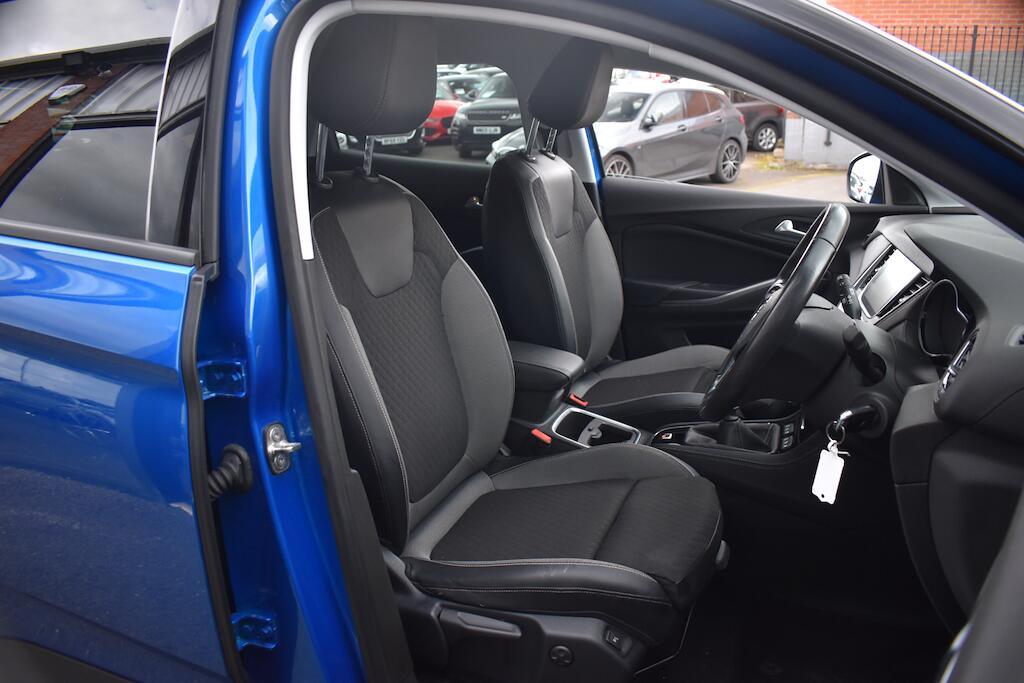 Vauxhall Grandland X view 9