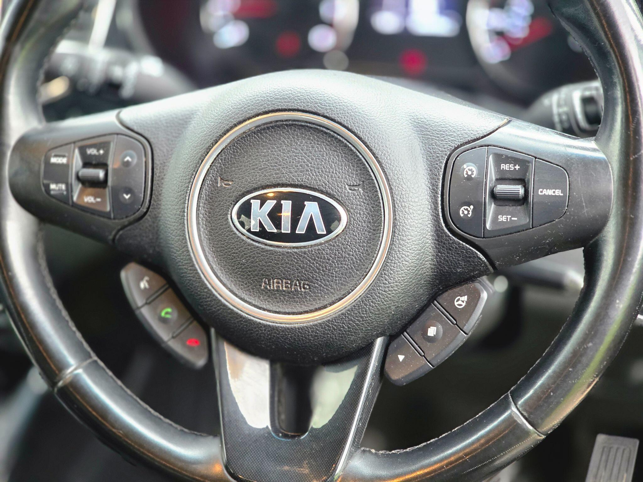 Kia Carens view 45
