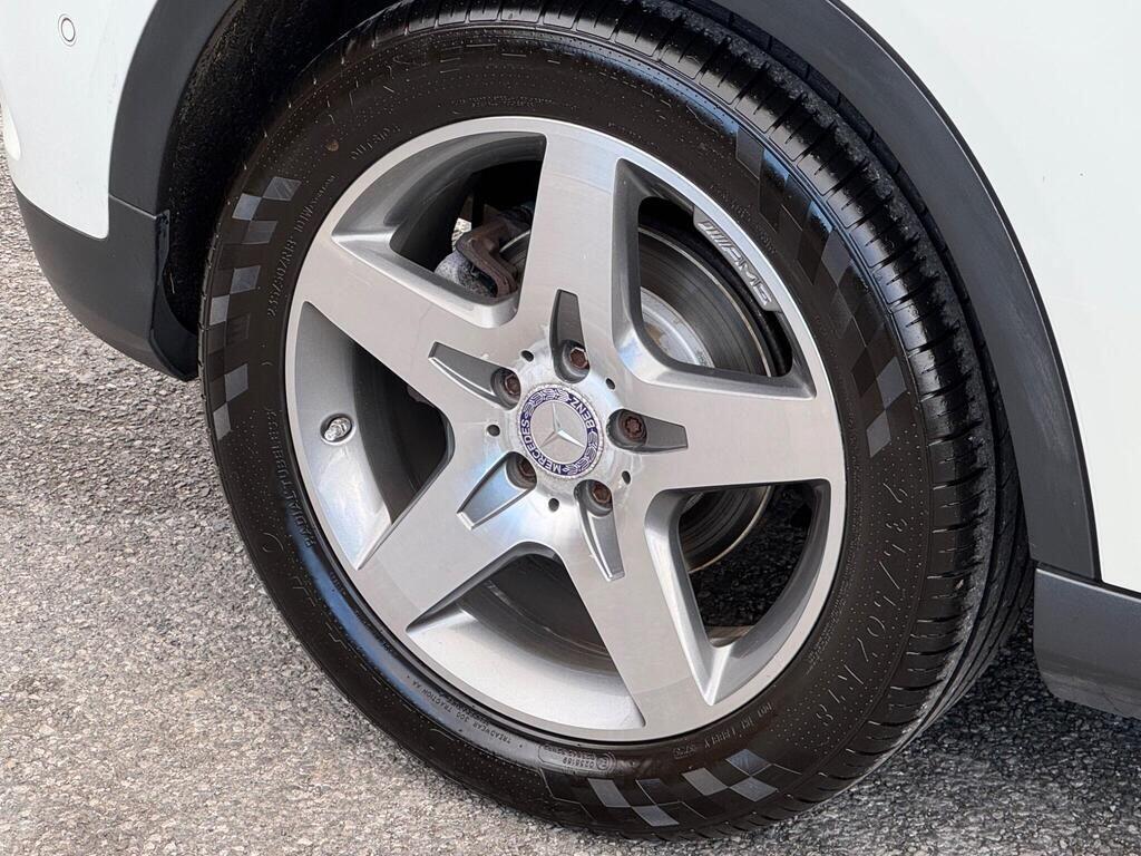 Mercedes-Benz Gla view 52