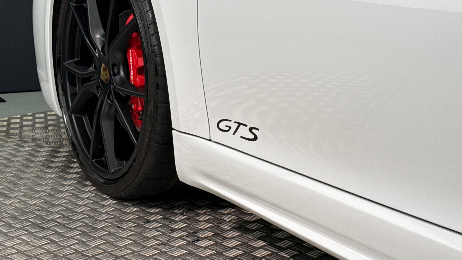 Porsche Cayman view 27