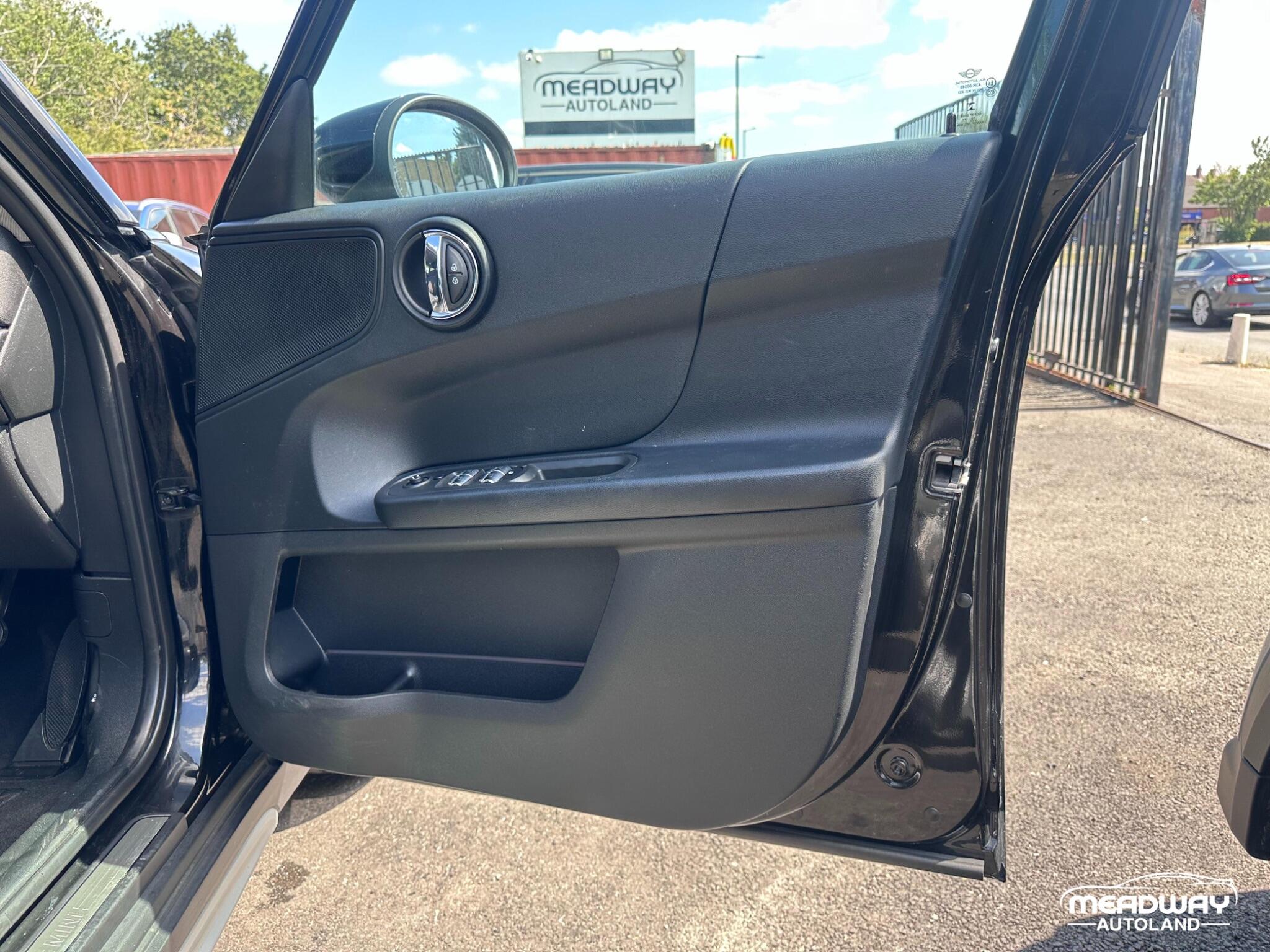 Mini Countryman view 28