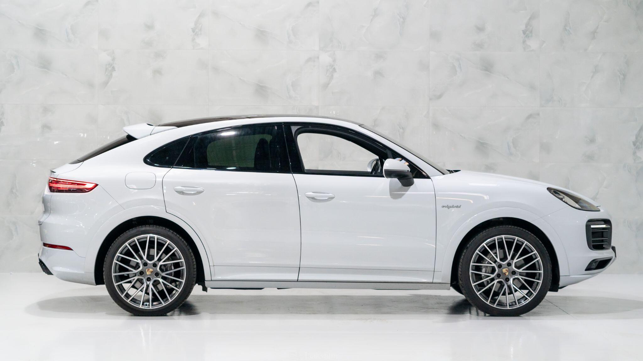 Porsche Cayenne view 9