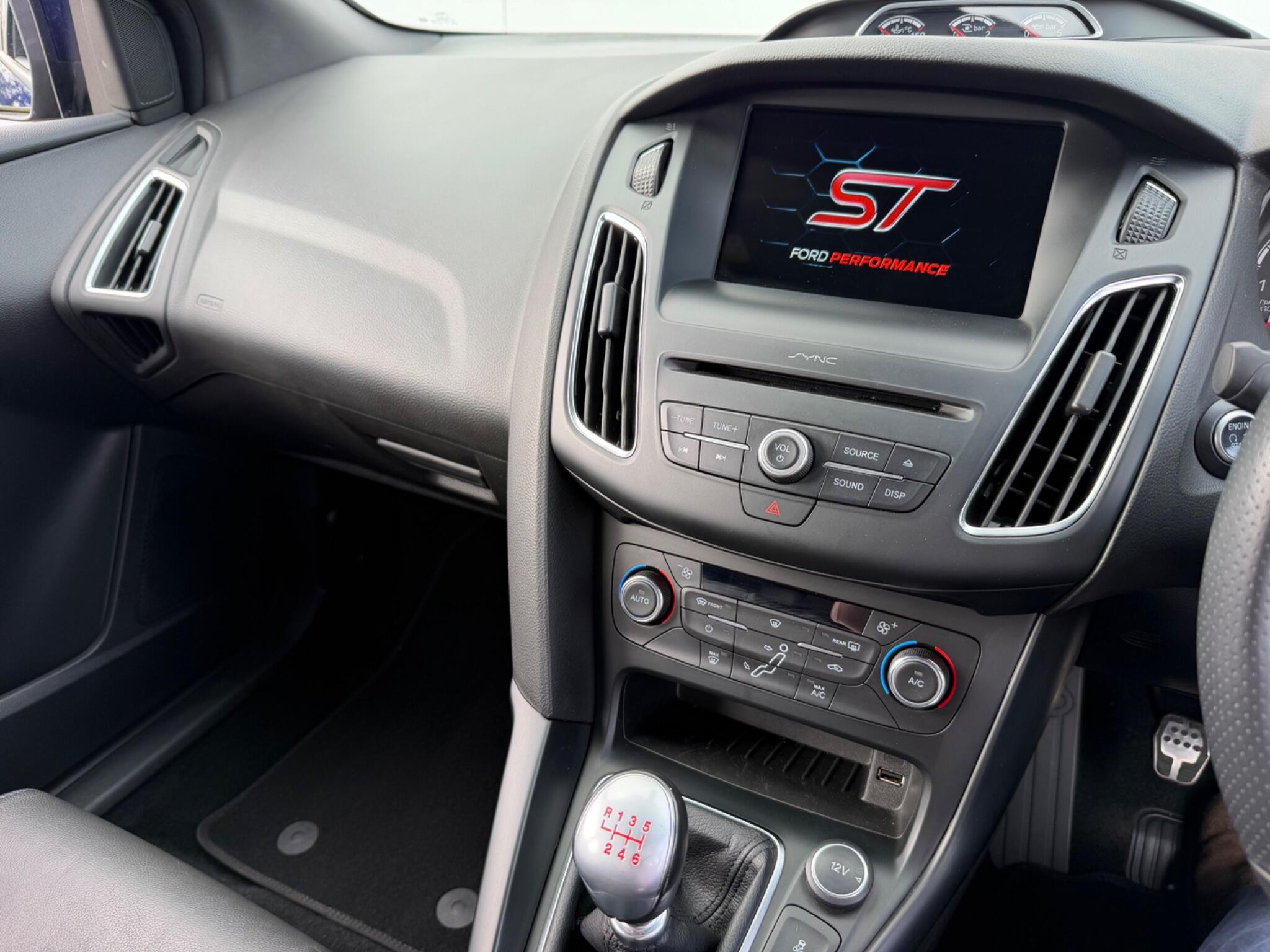 Ford Focus view 39
