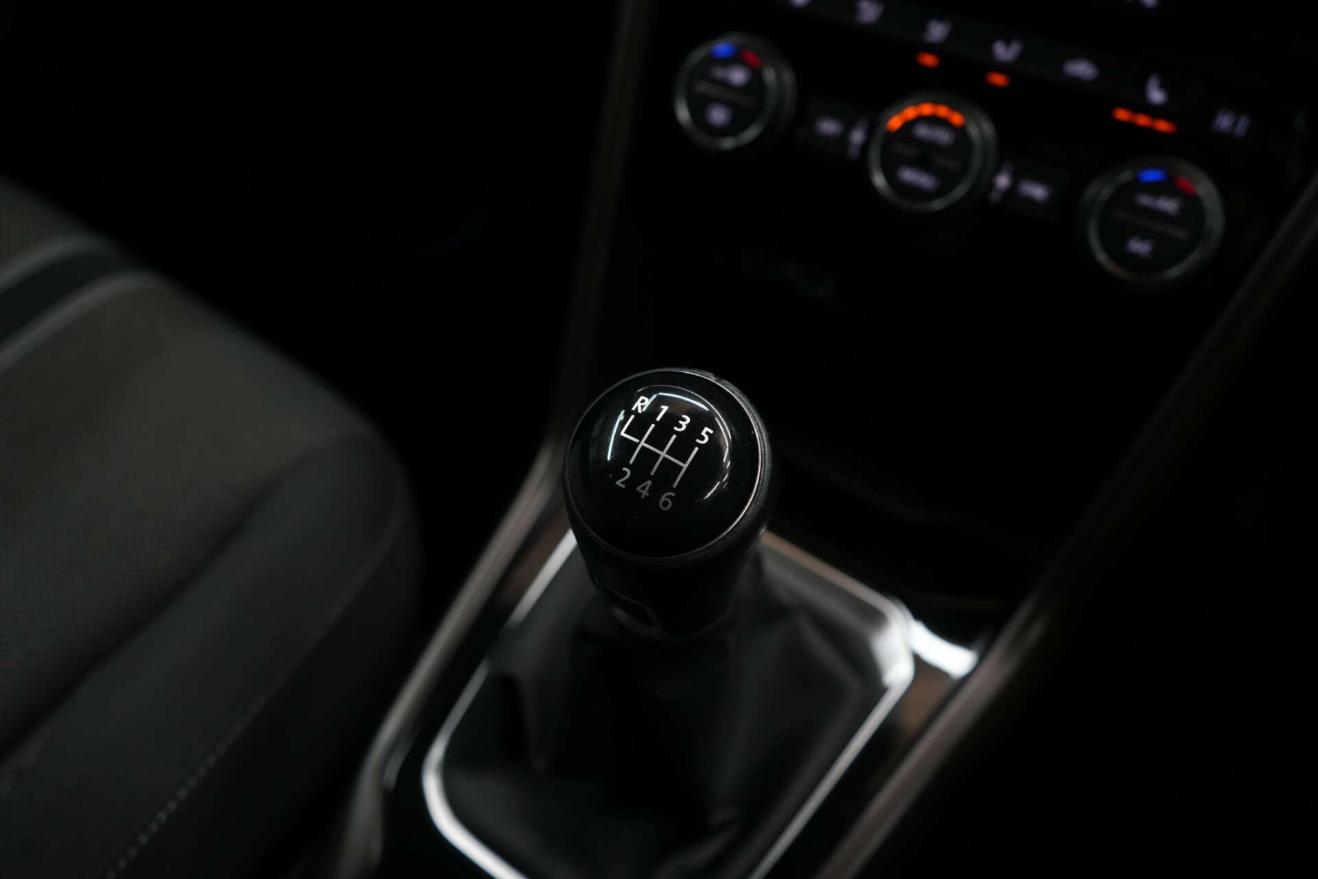 Volkswagen T-Roc view 26