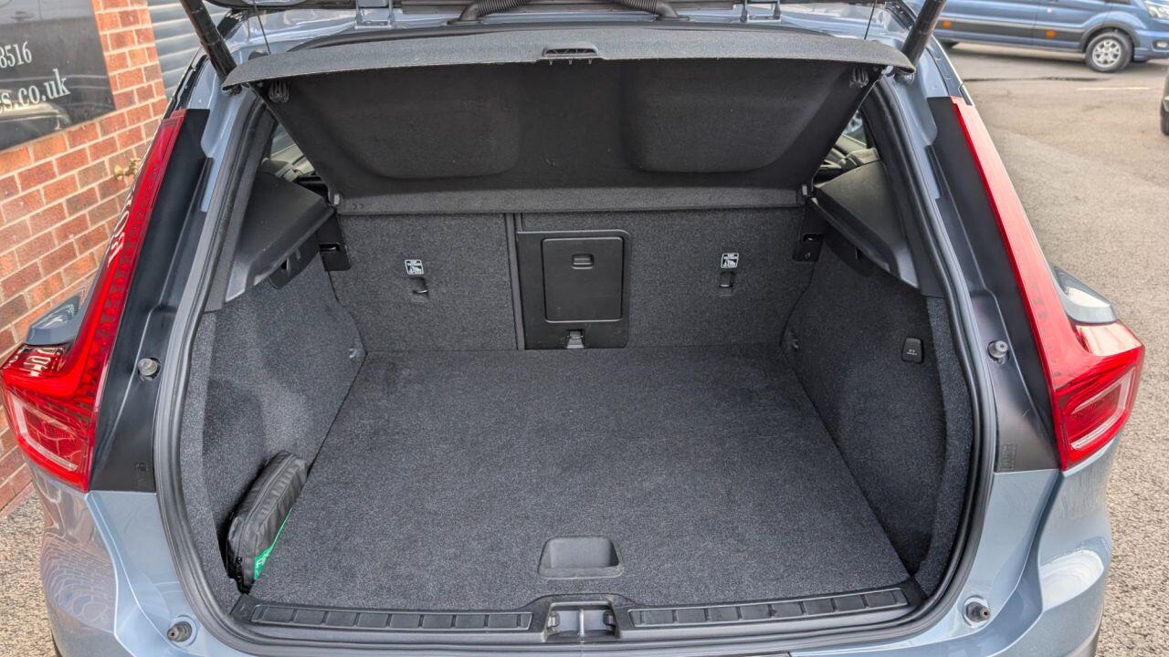 Volvo XC40 view 15