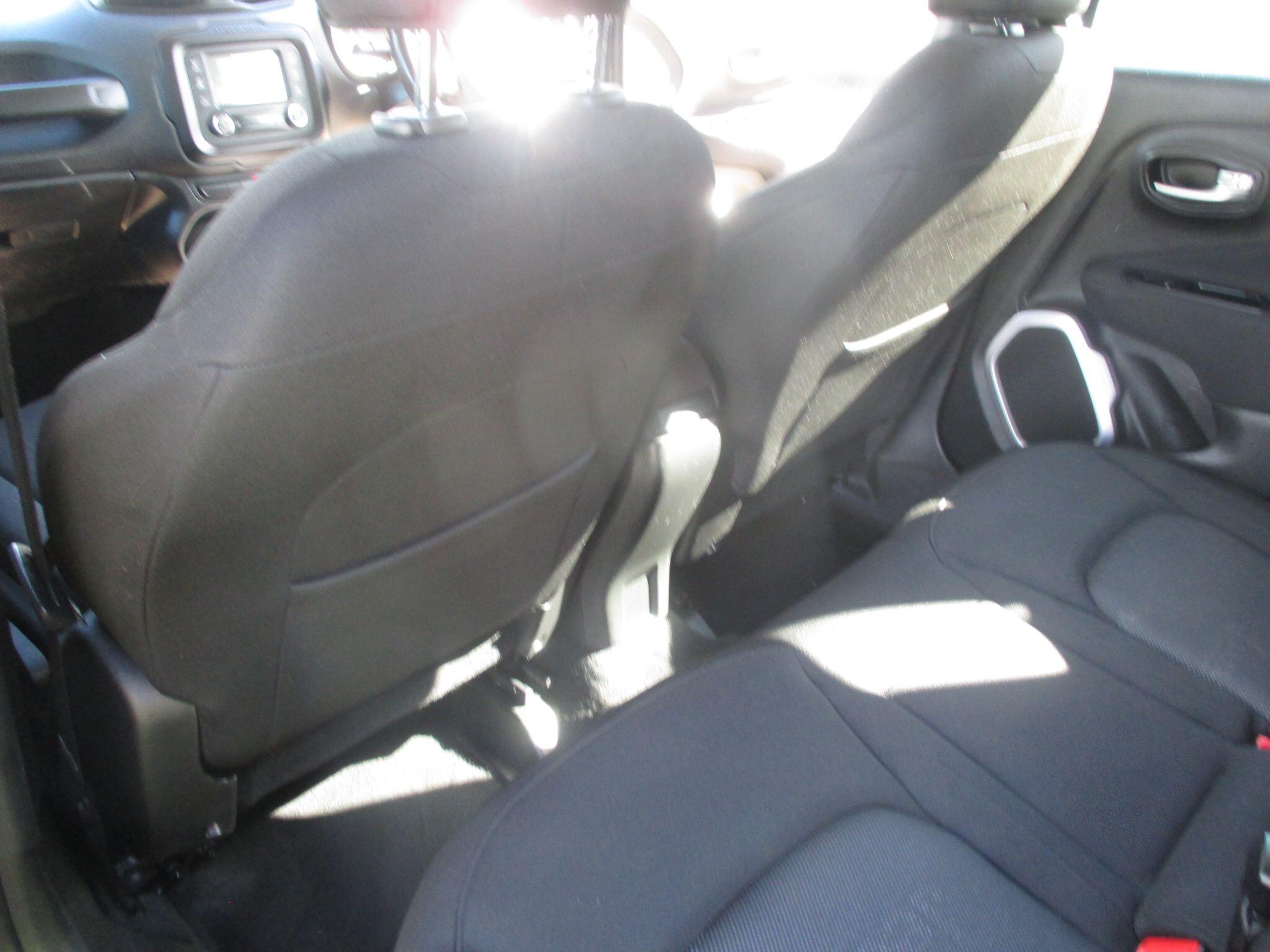 Jeep Renegade view 29