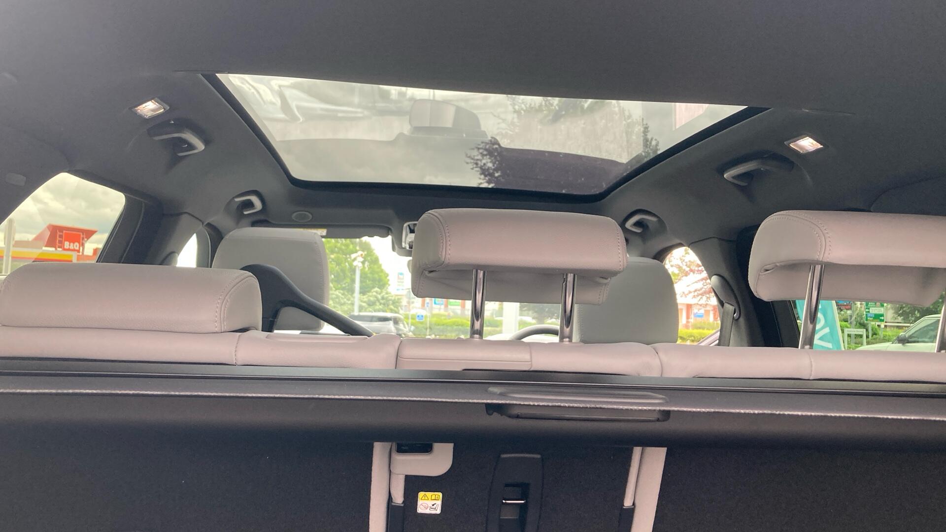 Land Rover Range Rover Velar view 49