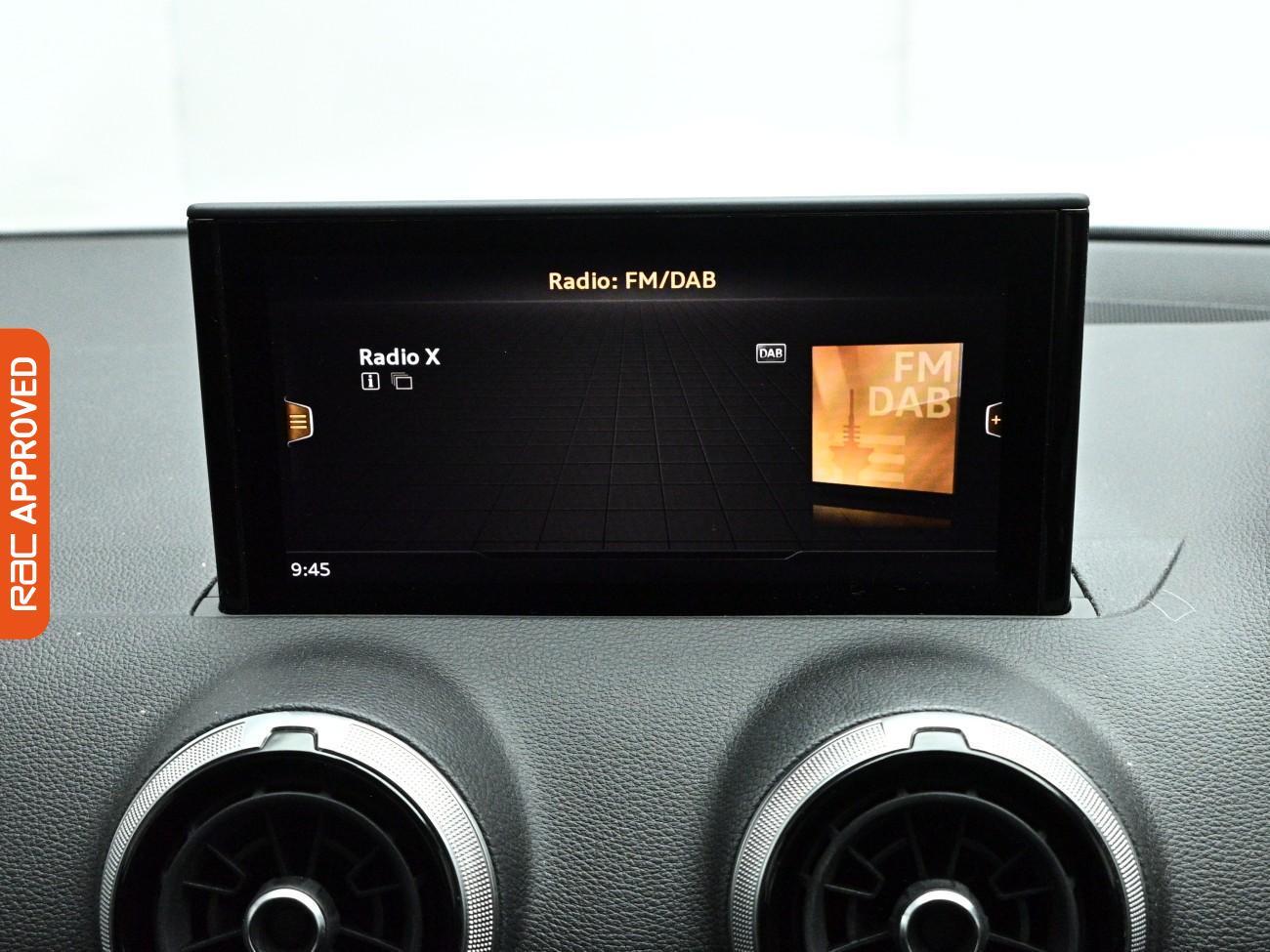 Audi Q2 view 25