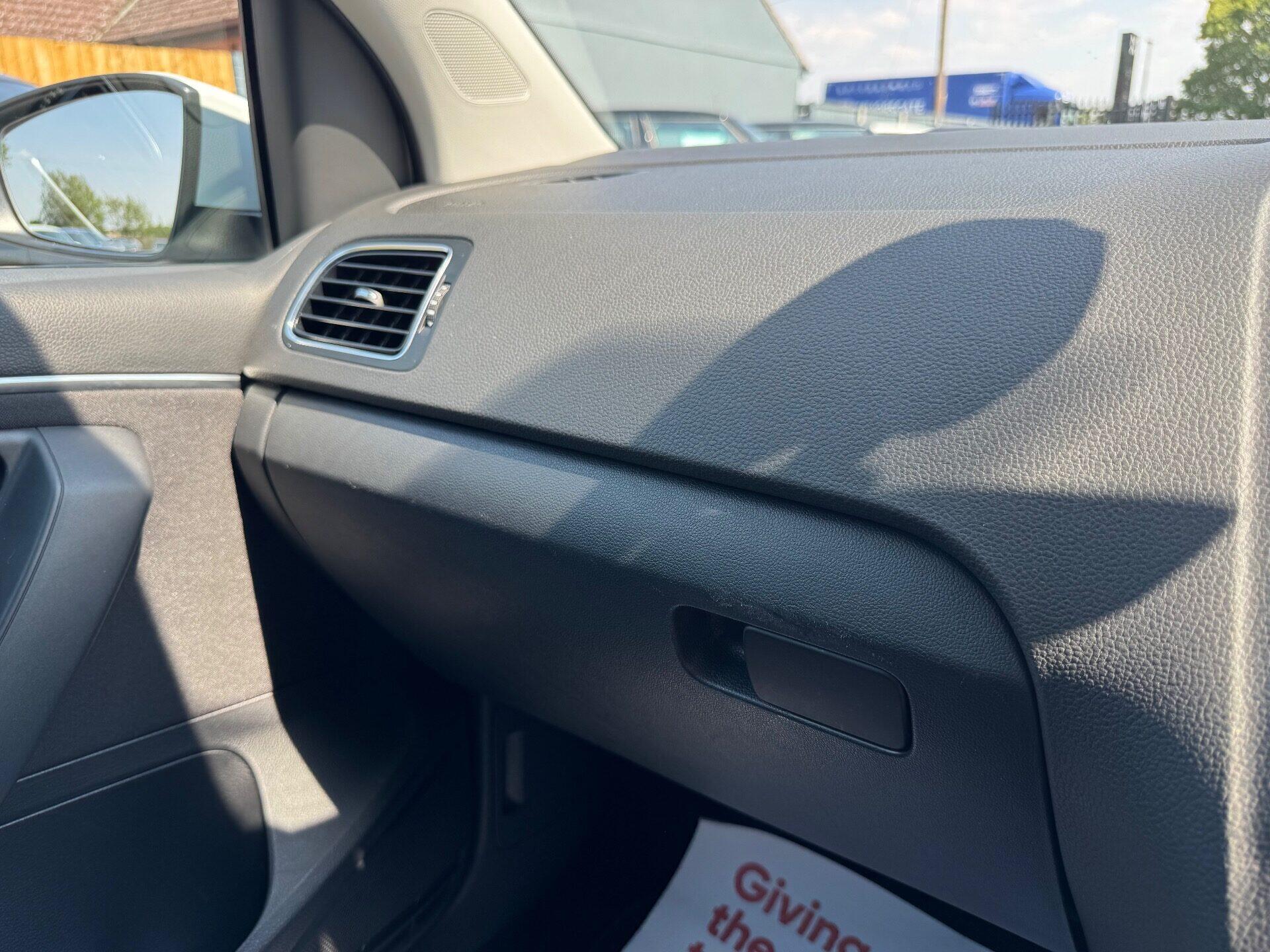 Volkswagen Polo view 28