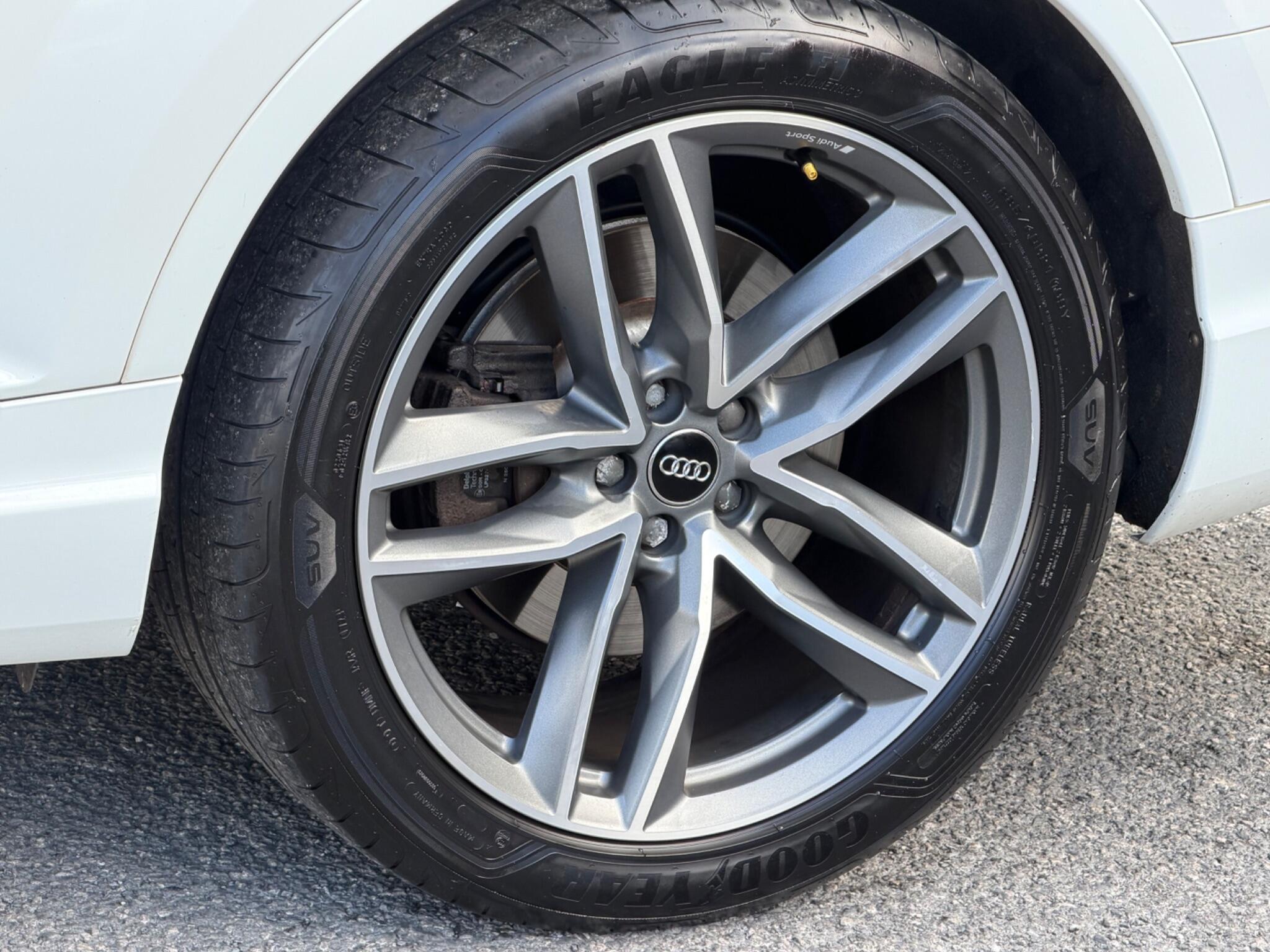 Audi Q7 view 55