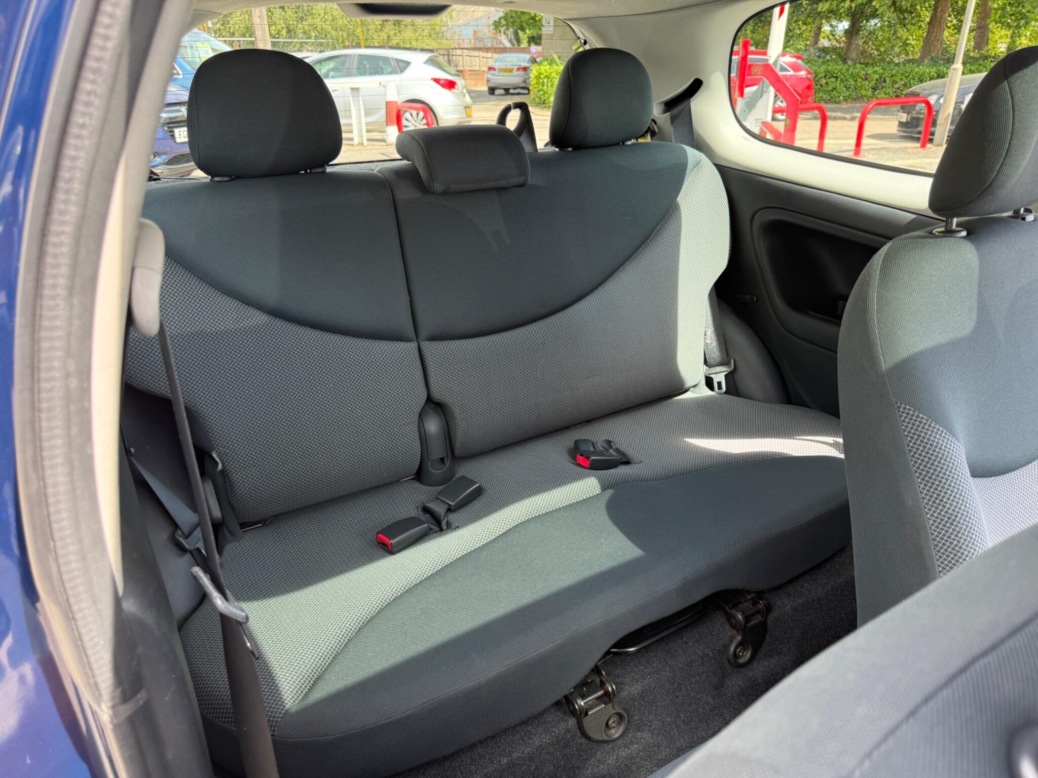 Toyota Yaris - Image 30
