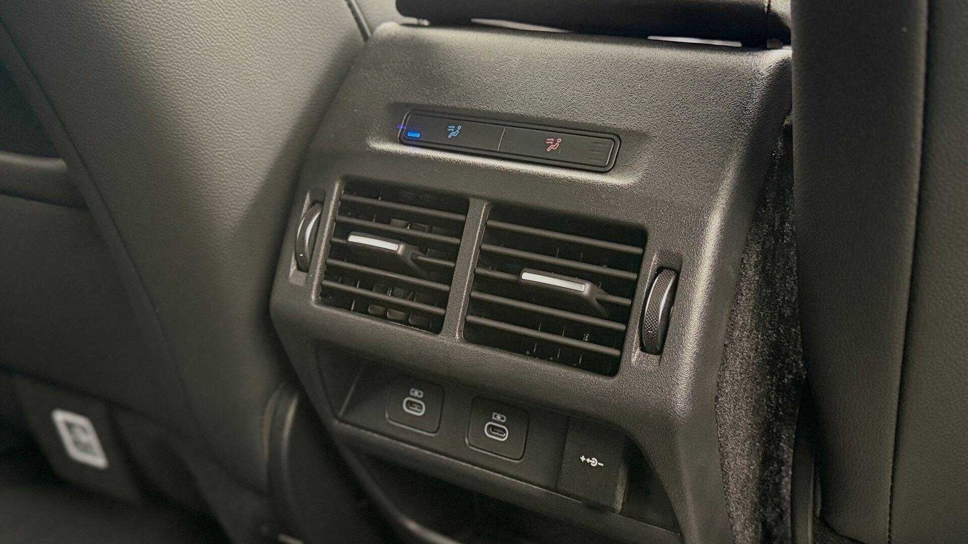 Land Rover Discovery Sport view 19