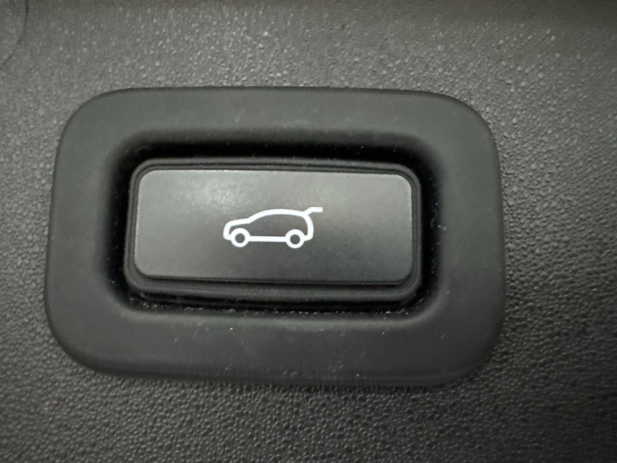 Land Rover Discovery Sport view 60