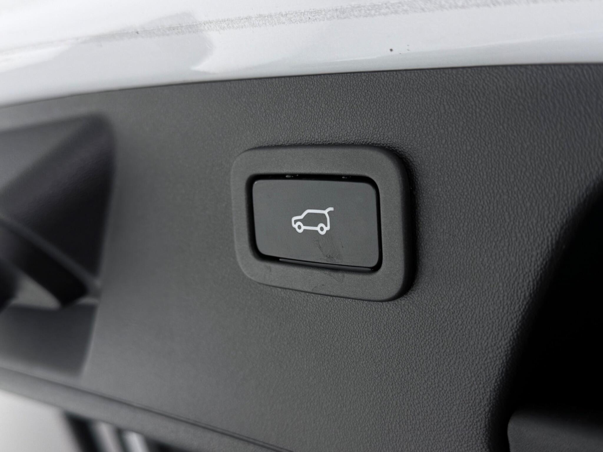 Jaguar E-Pace view 13