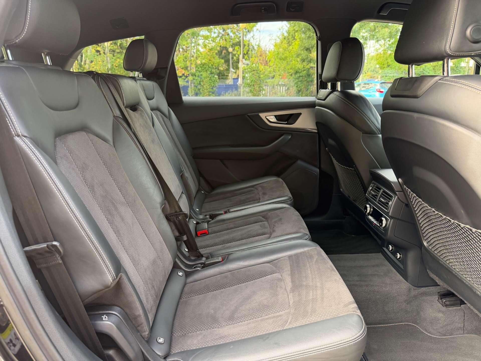 Audi Q7 view 28