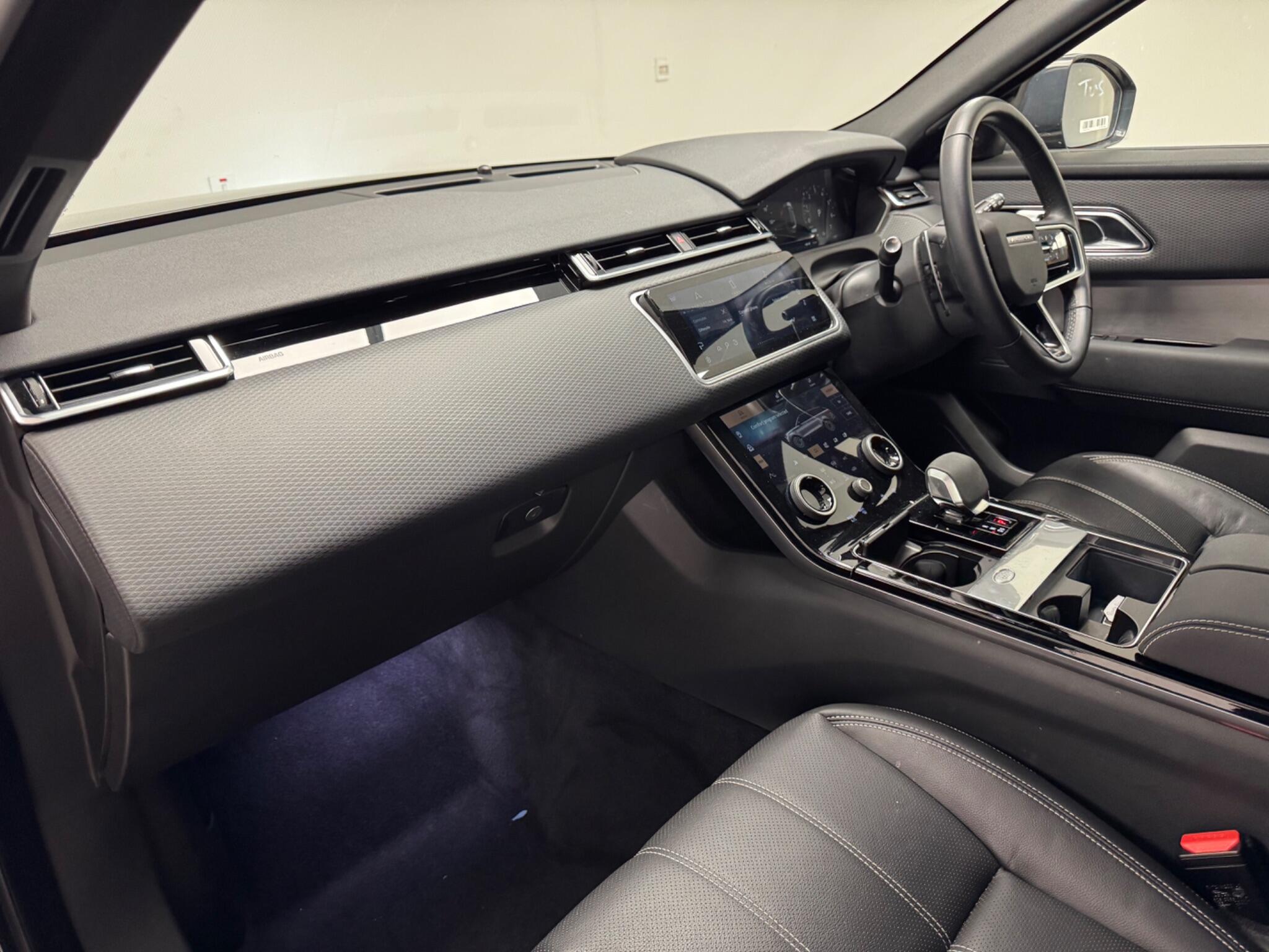 Land Rover Range Rover Velar view 8