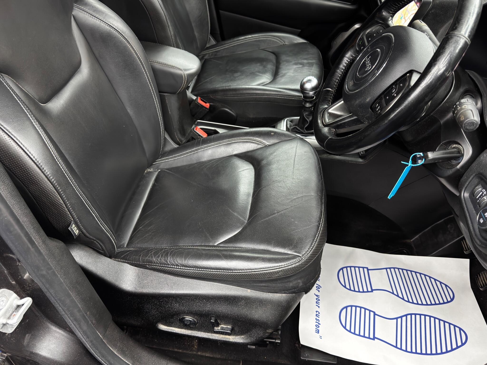 Jeep Renegade view 13
