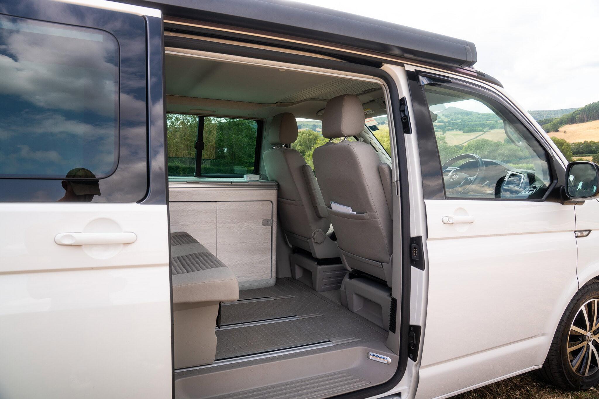 Volkswagen California view 31