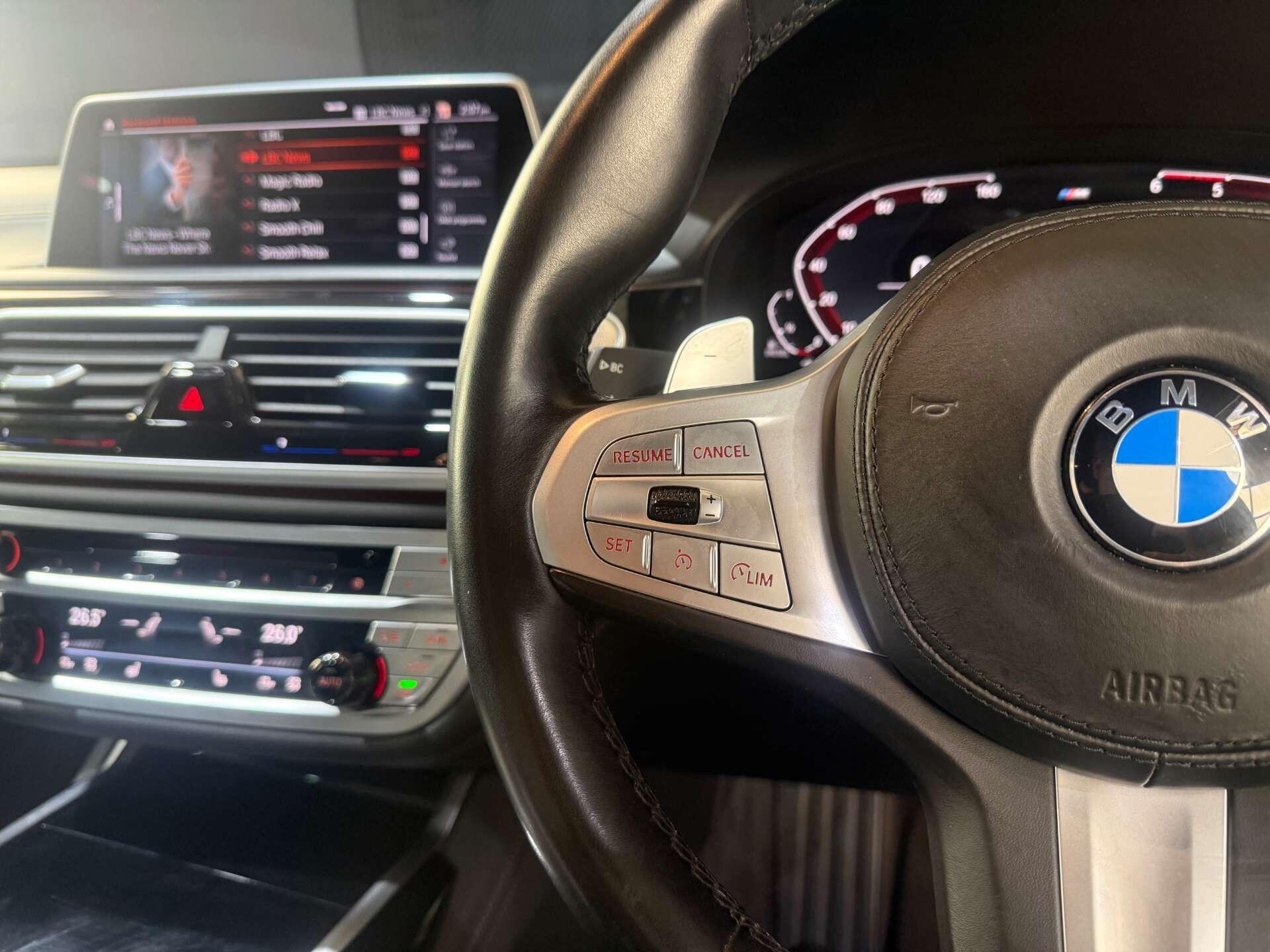 BMW 7 Series view 36