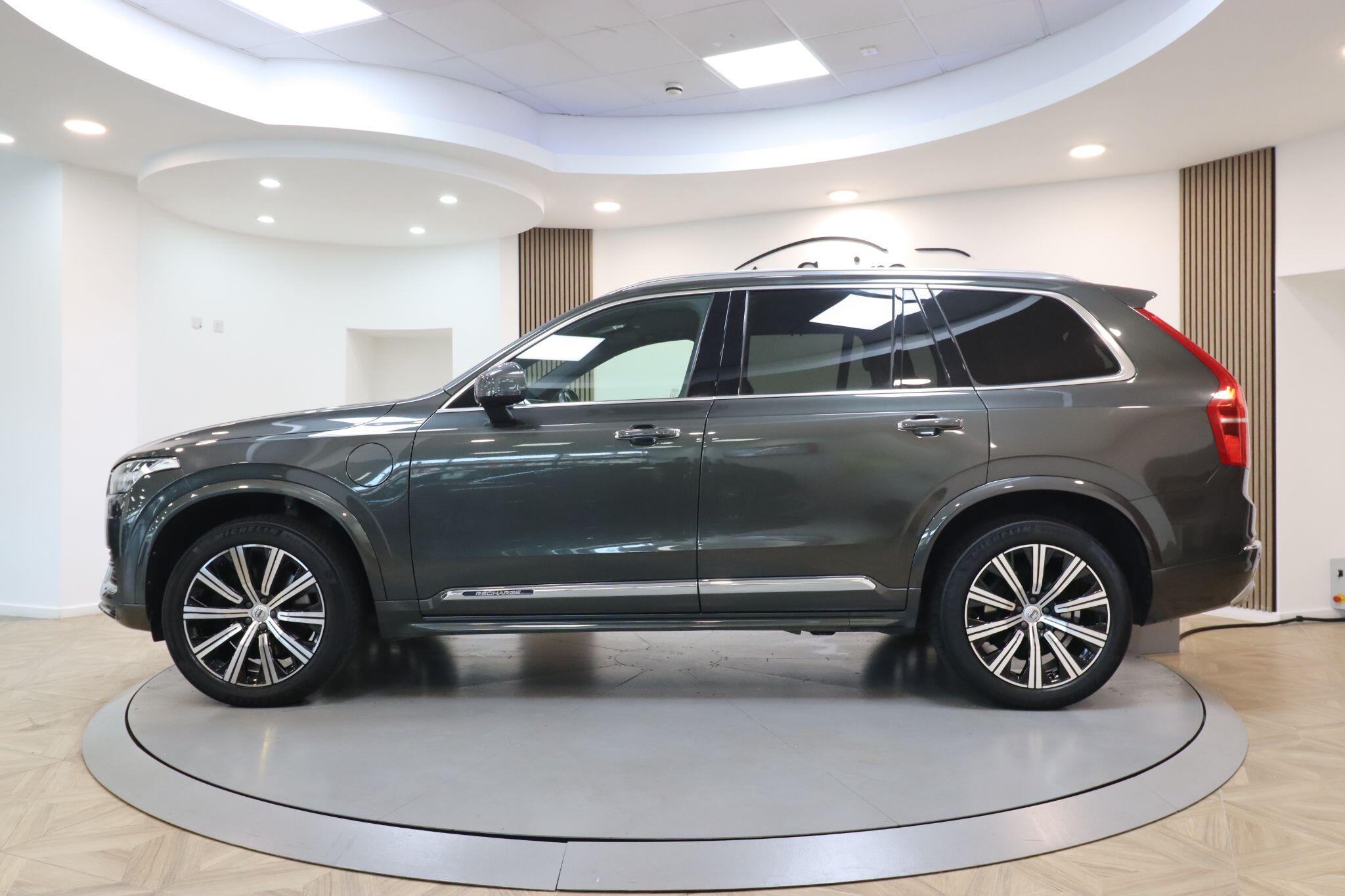 Volvo XC90 view 9