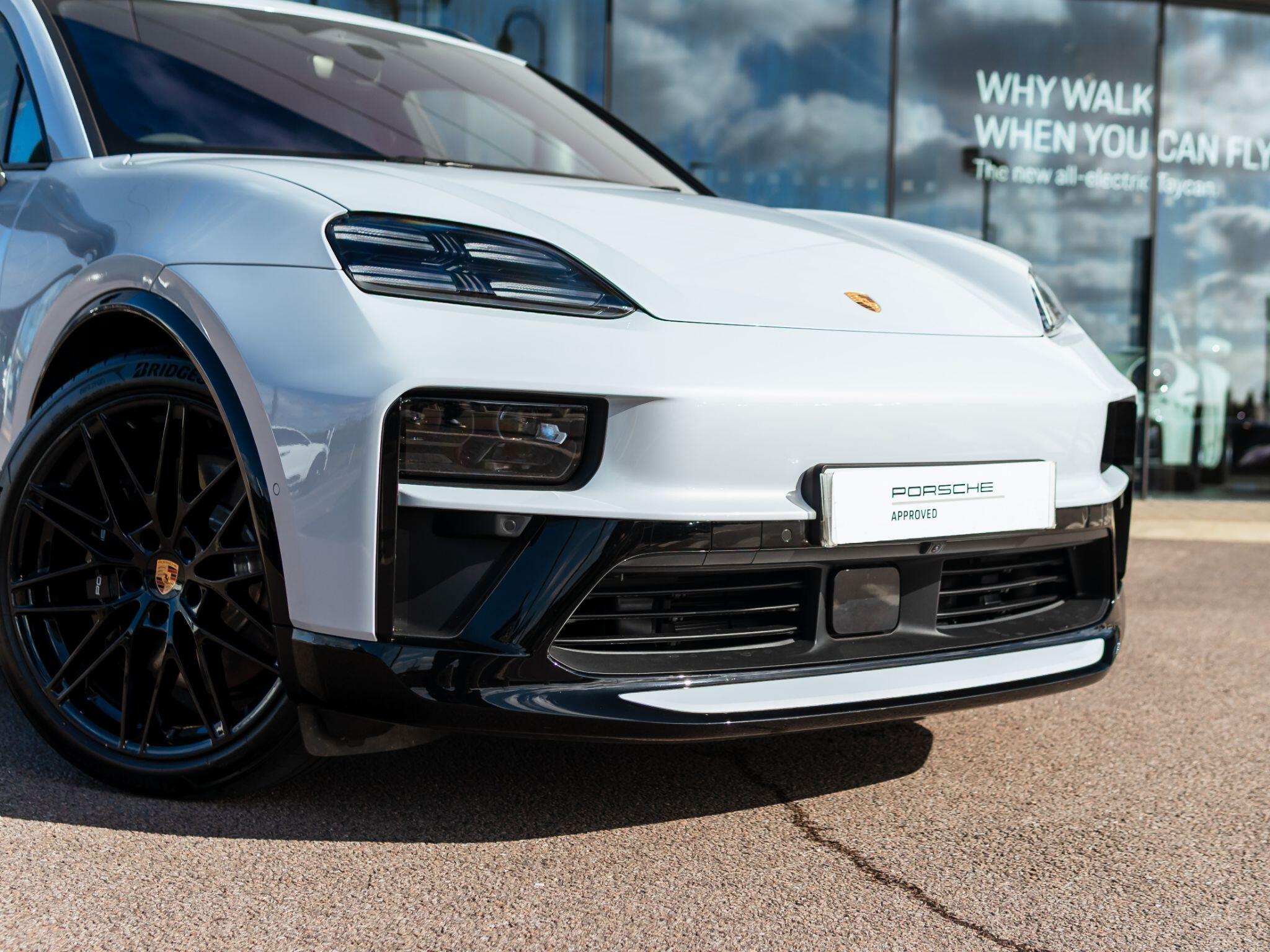 Porsche Macan view 5