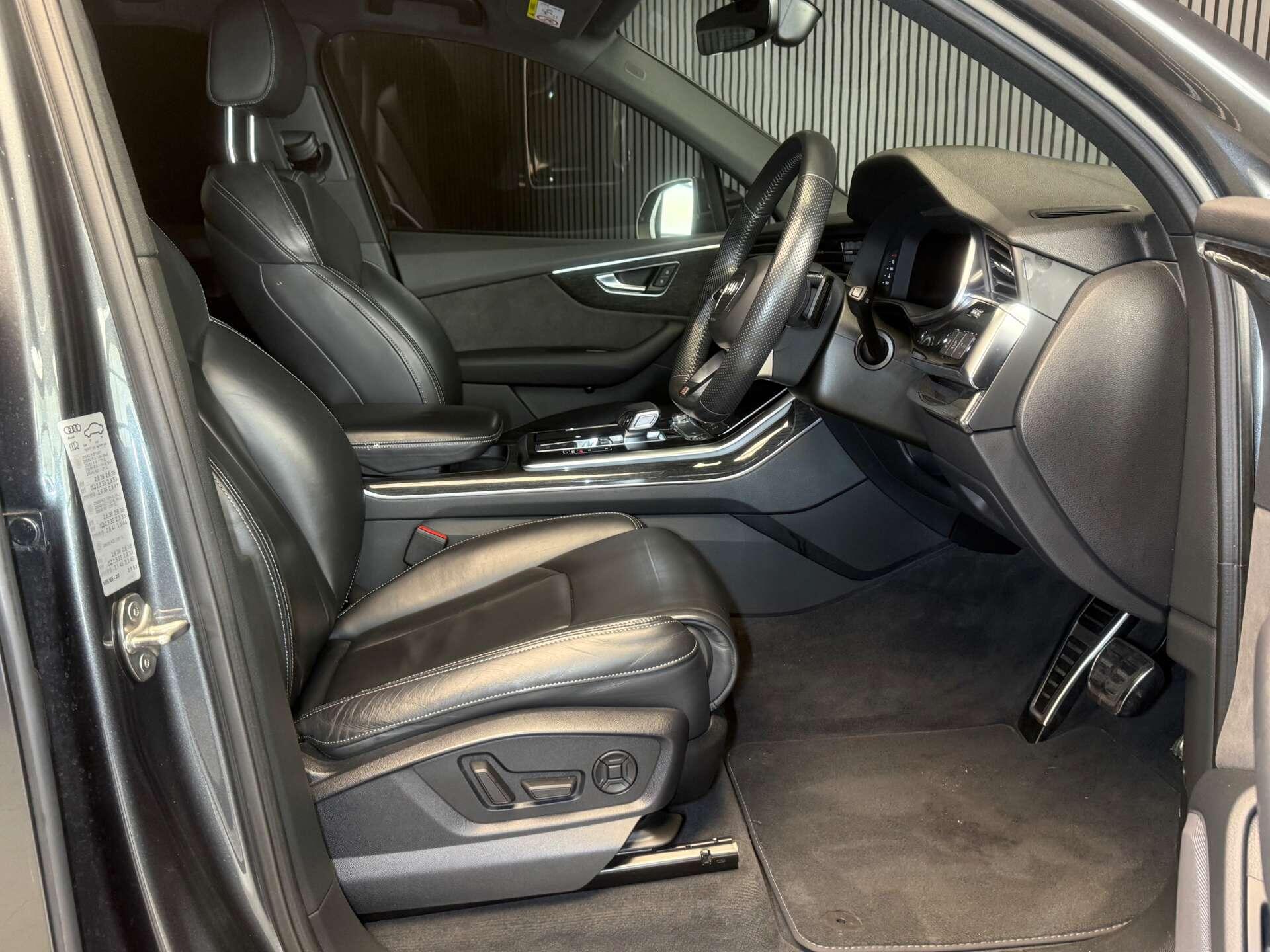 Audi Q7 view 17