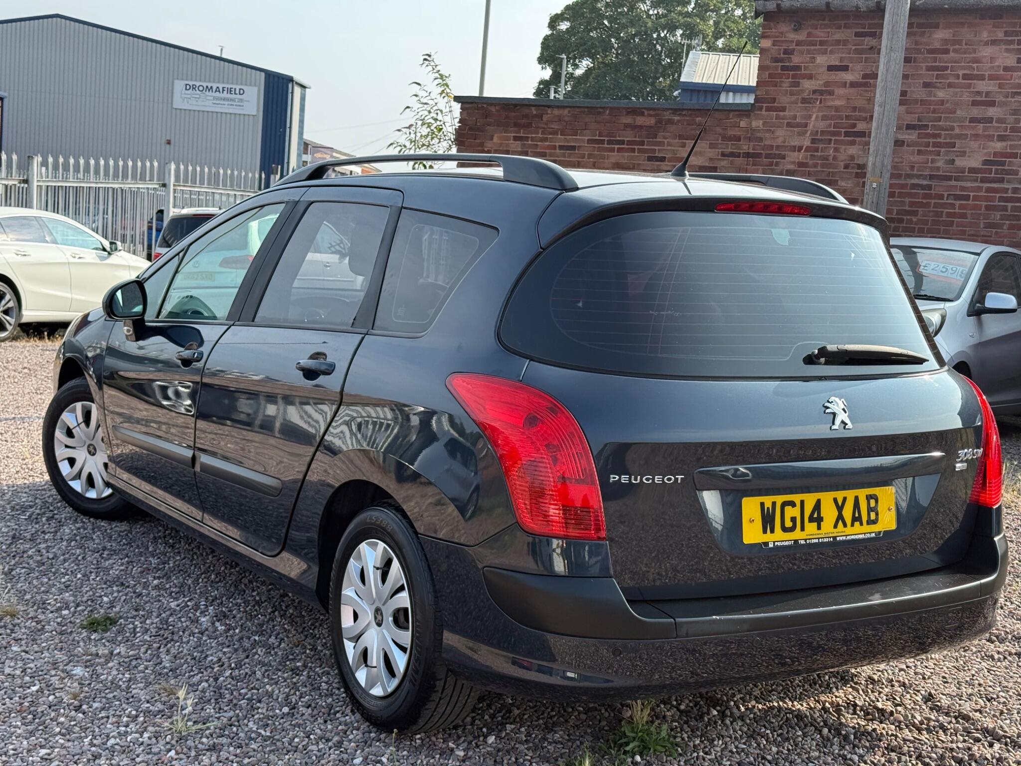 Peugeot 308 view 4