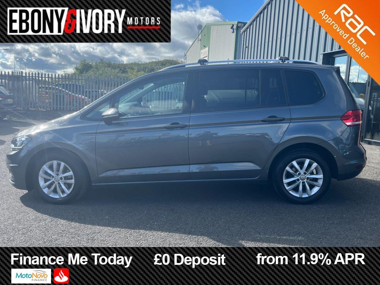 Volkswagen Touran view 2