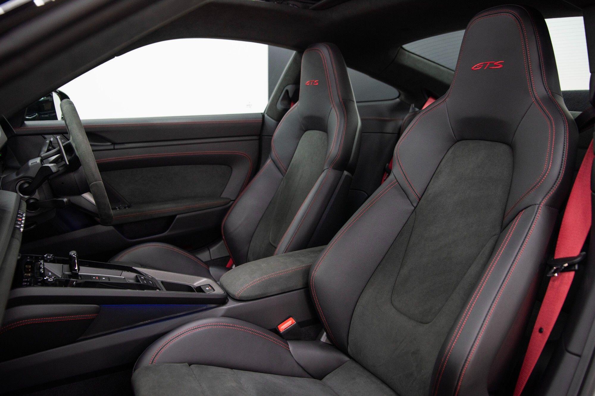 Porsche 911 view 4