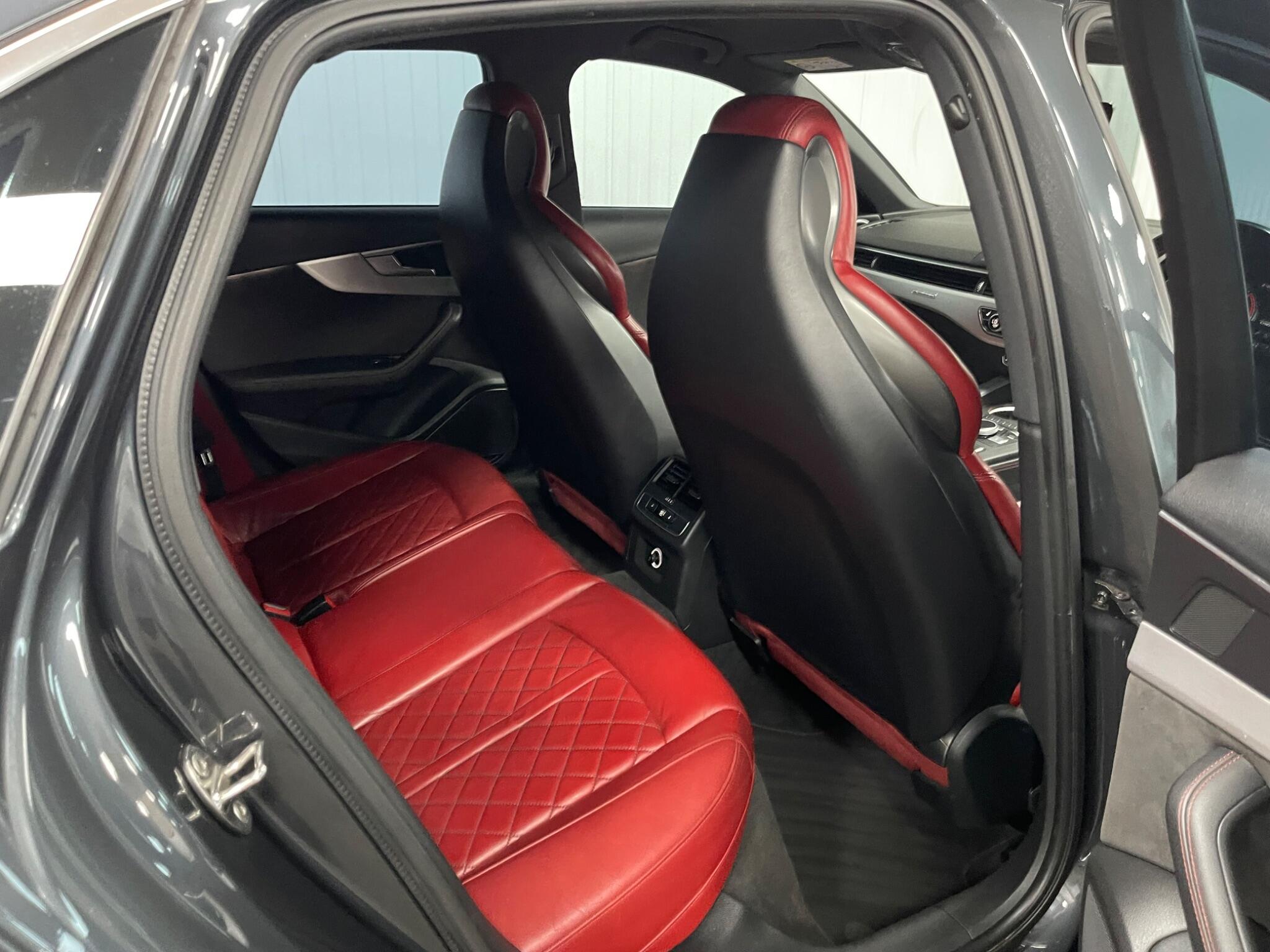 Audi S4 view 37