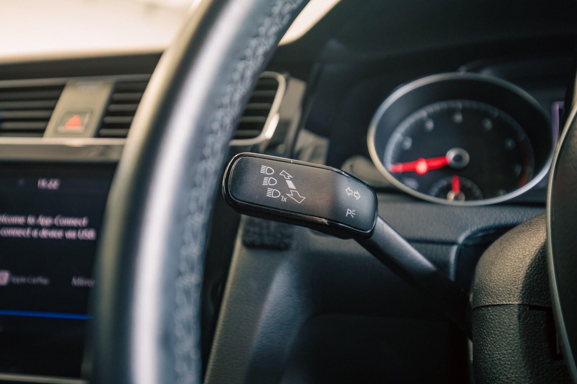 Volkswagen Golf view 12
