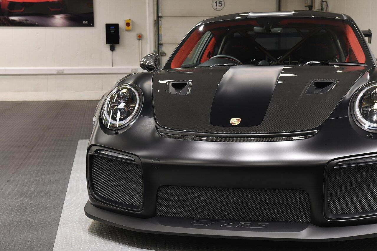 Porsche 911 view 38