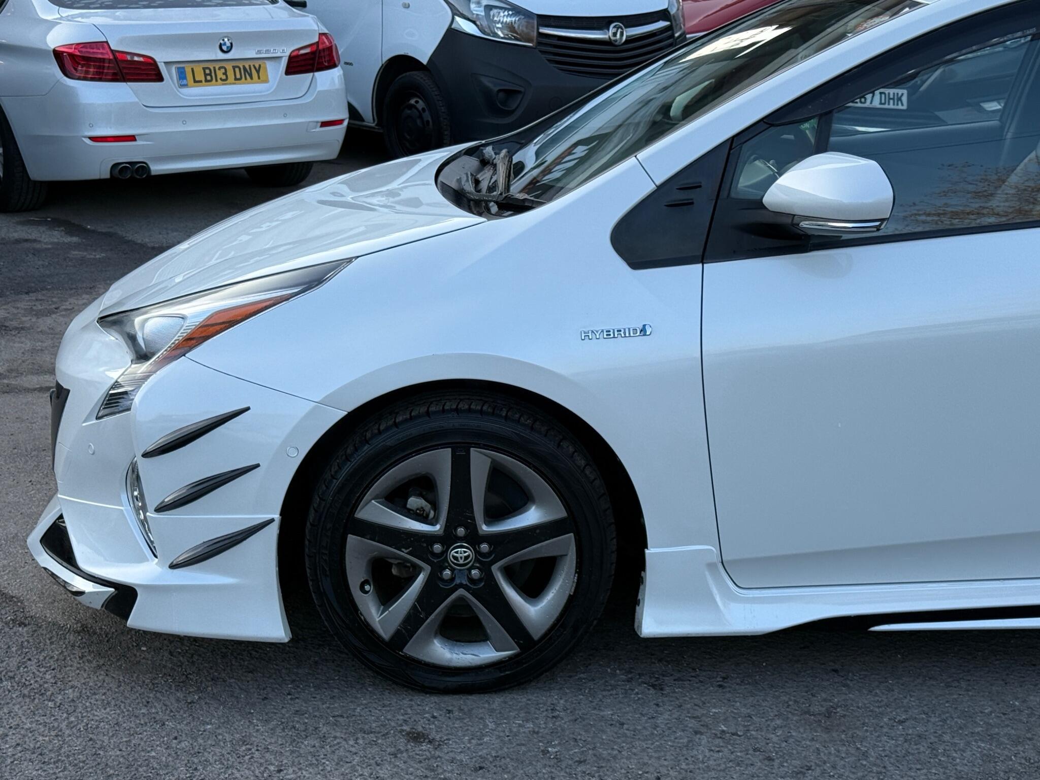 Toyota Prius - Image 12
