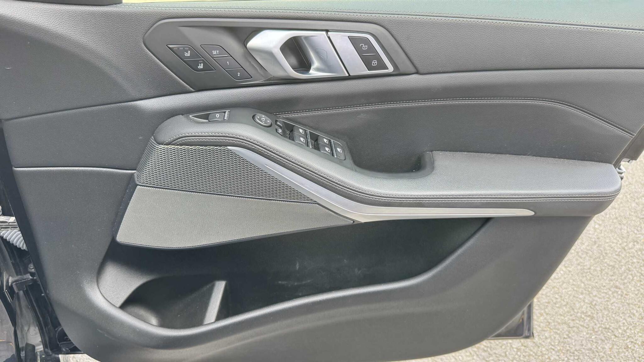 BMW X5 view 24