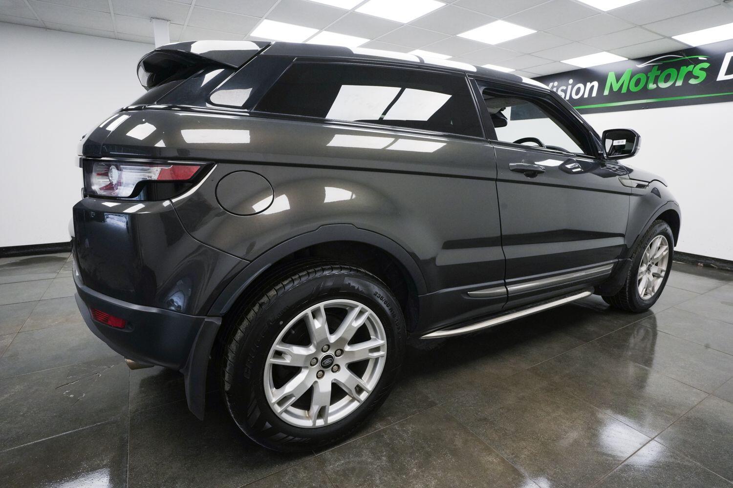 Land Rover Range Rover Evoque view 3