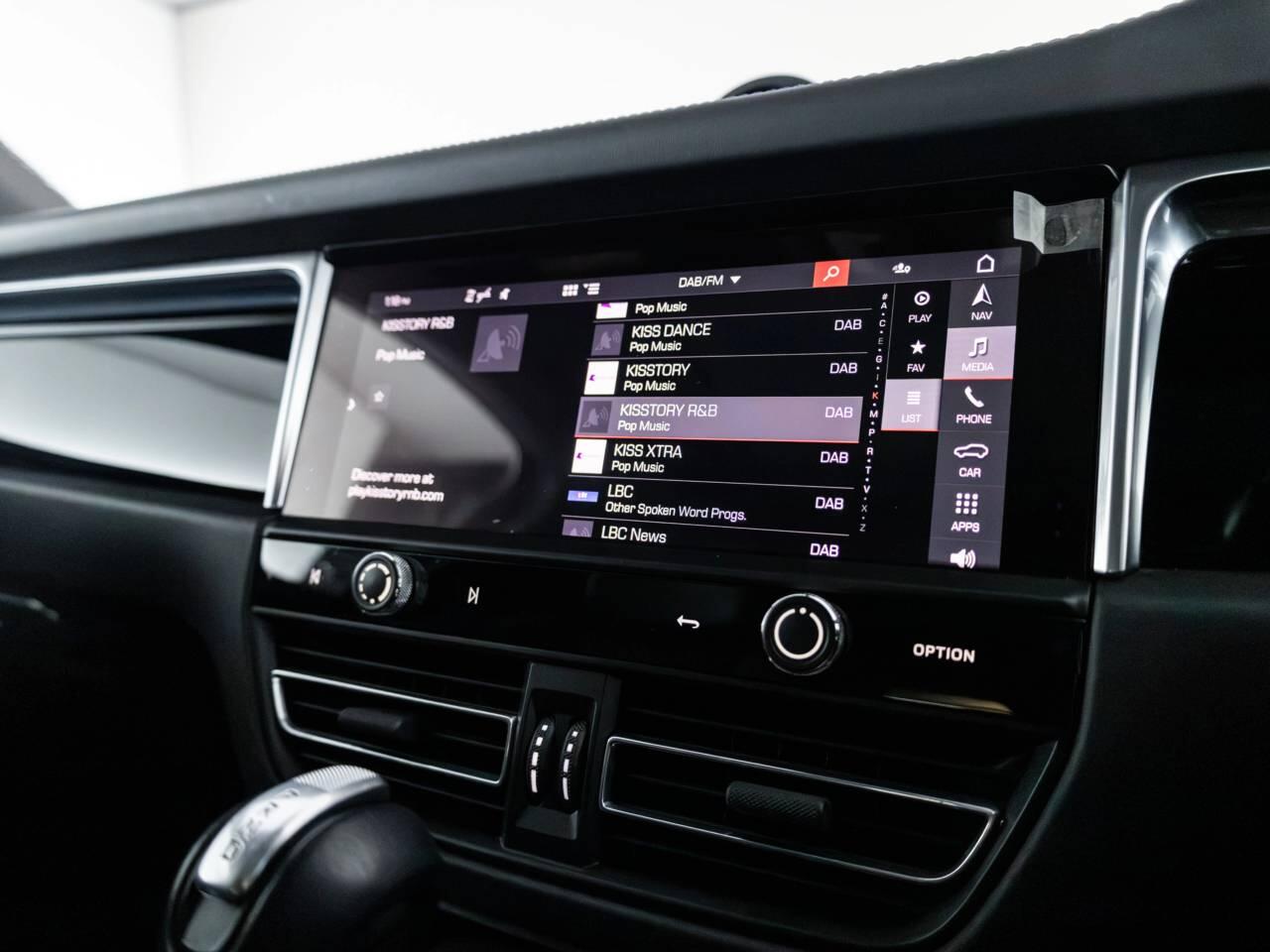 Porsche Macan view 30