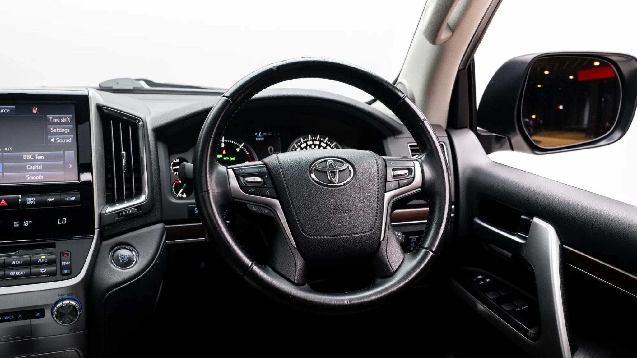 Toyota Land Cruiser view 36