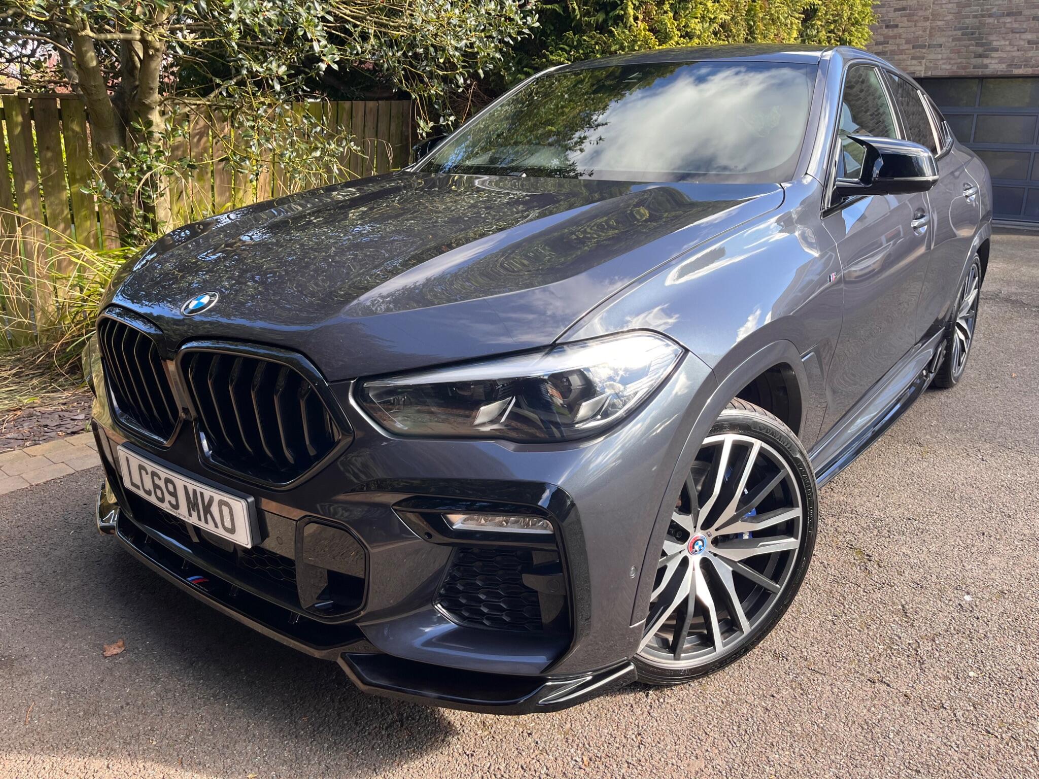 BMW X6 view 3