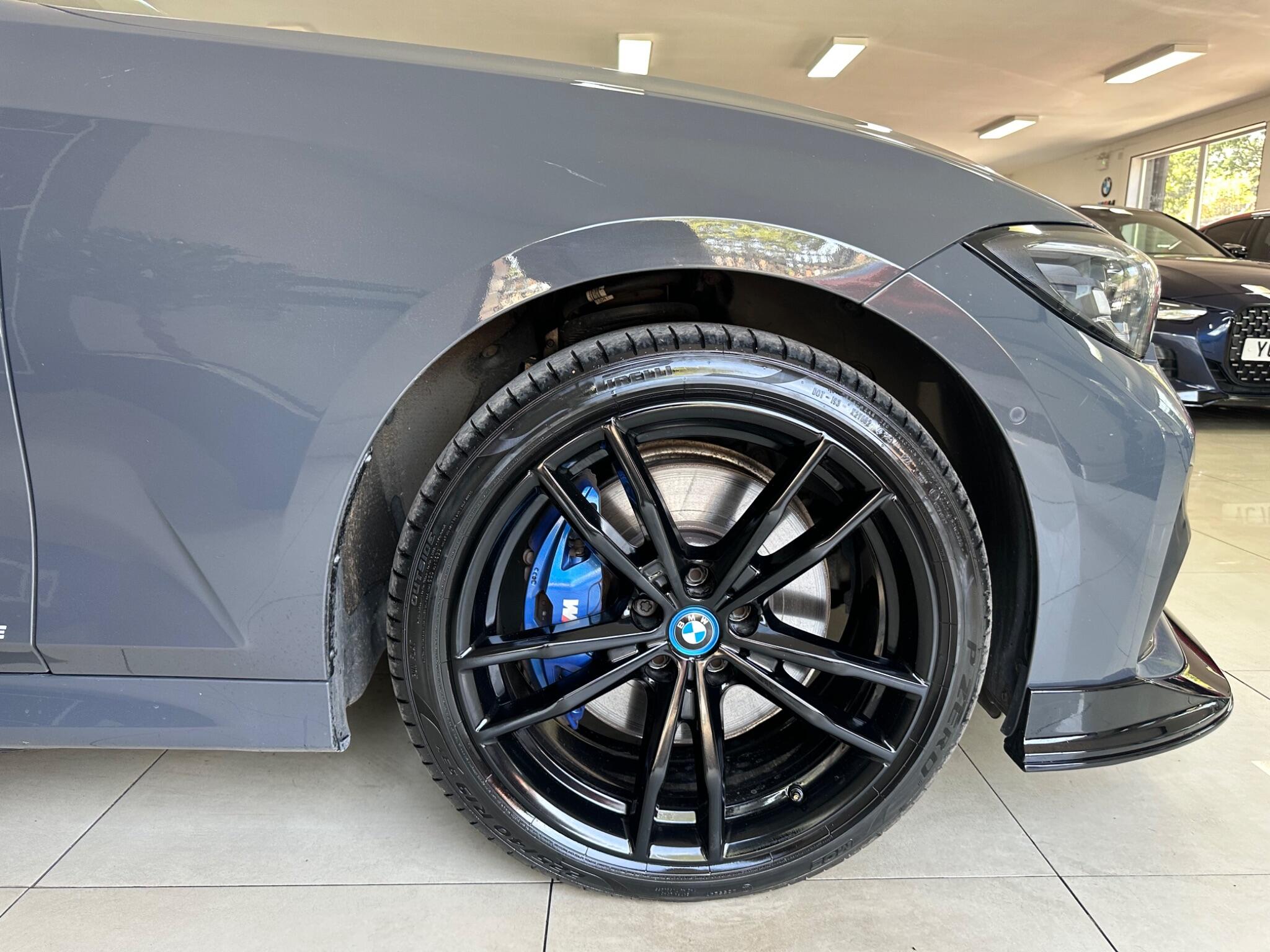 BMW 3 Series view 10