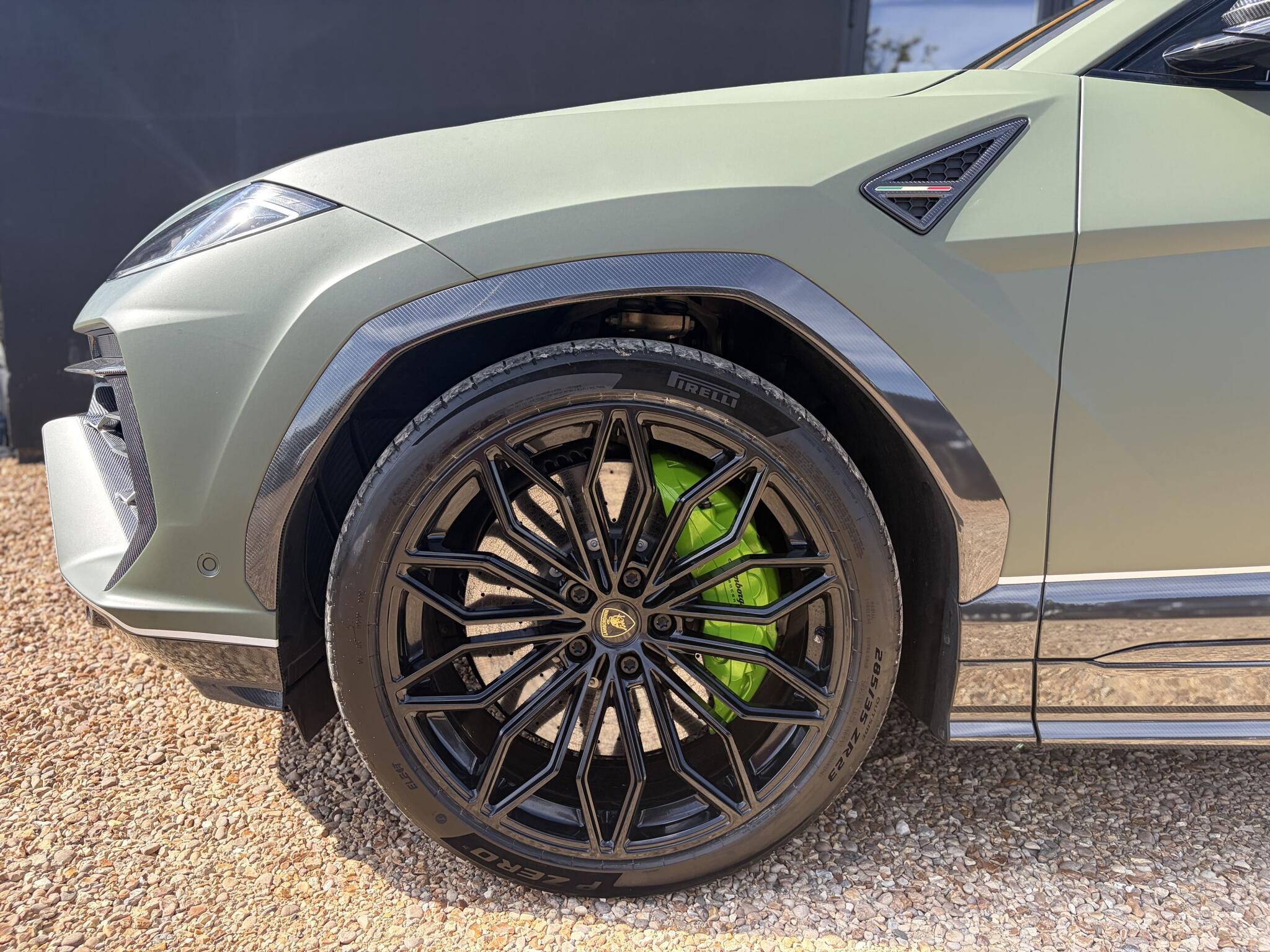 Lamborghini Urus view 6