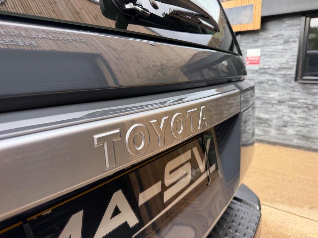 Toyota Land Cruiser view 36