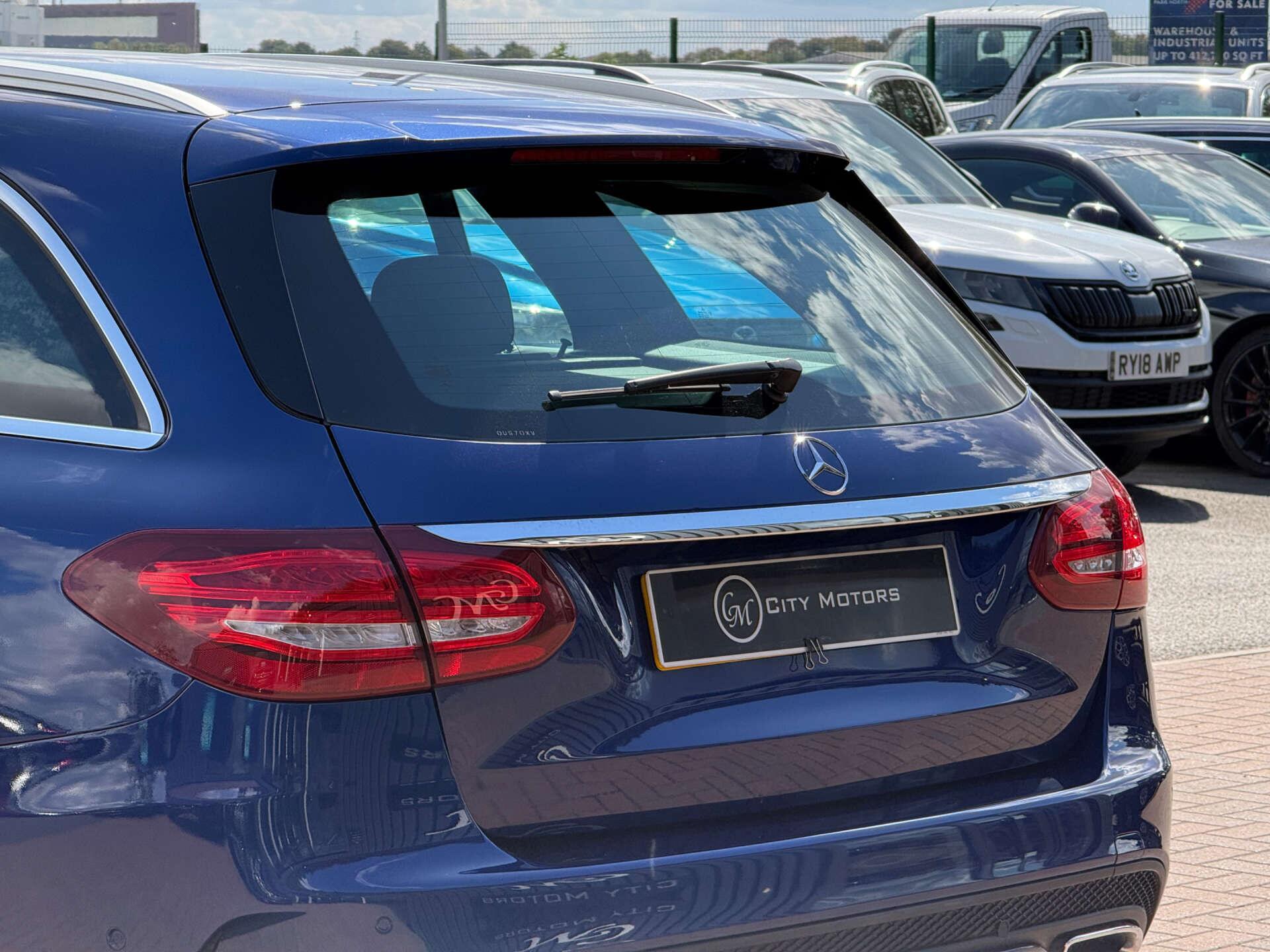 Mercedes-Benz C-Class view 23