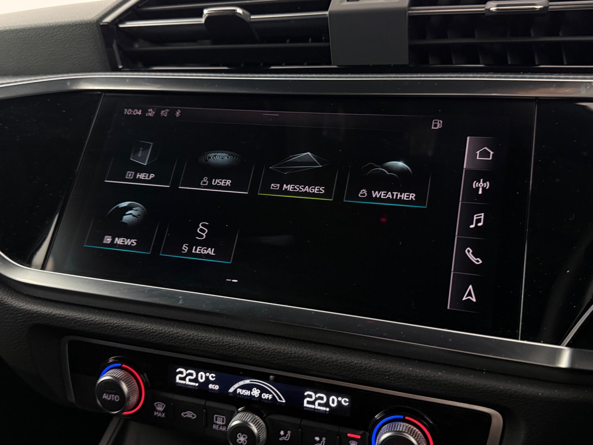 Audi Q3 view 21