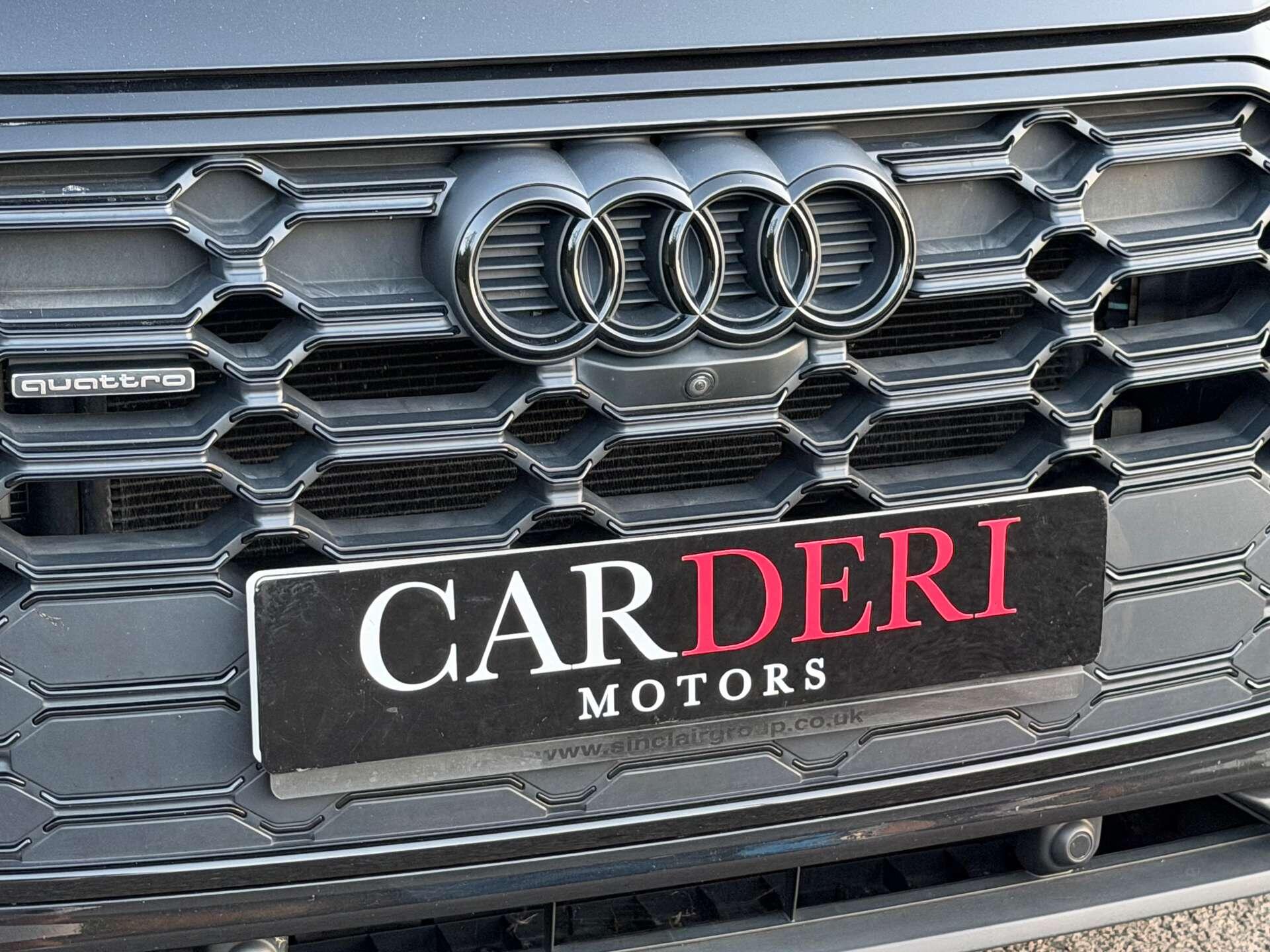 Audi Q5 view 9