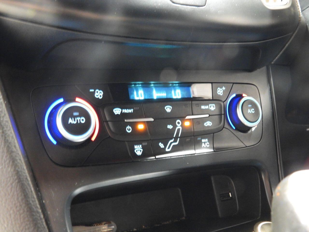 Ford Focus view 50