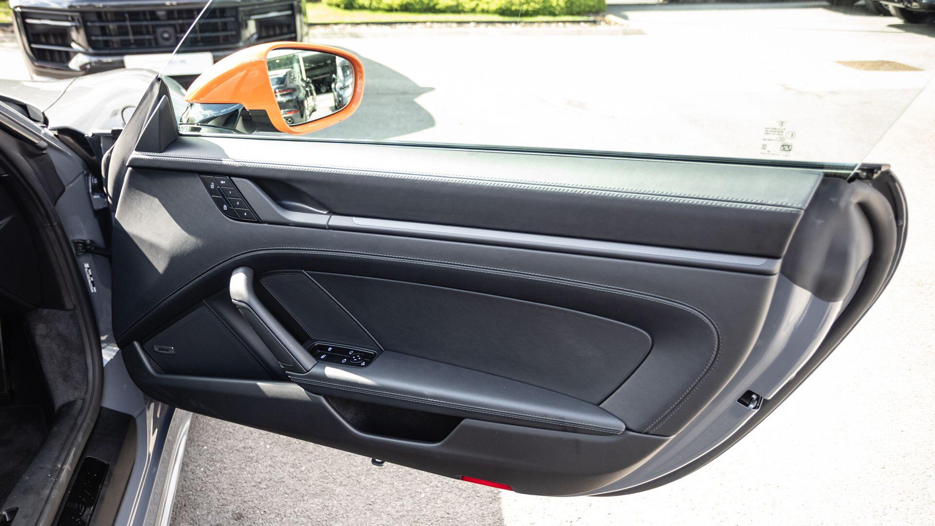 Porsche 911 view 22