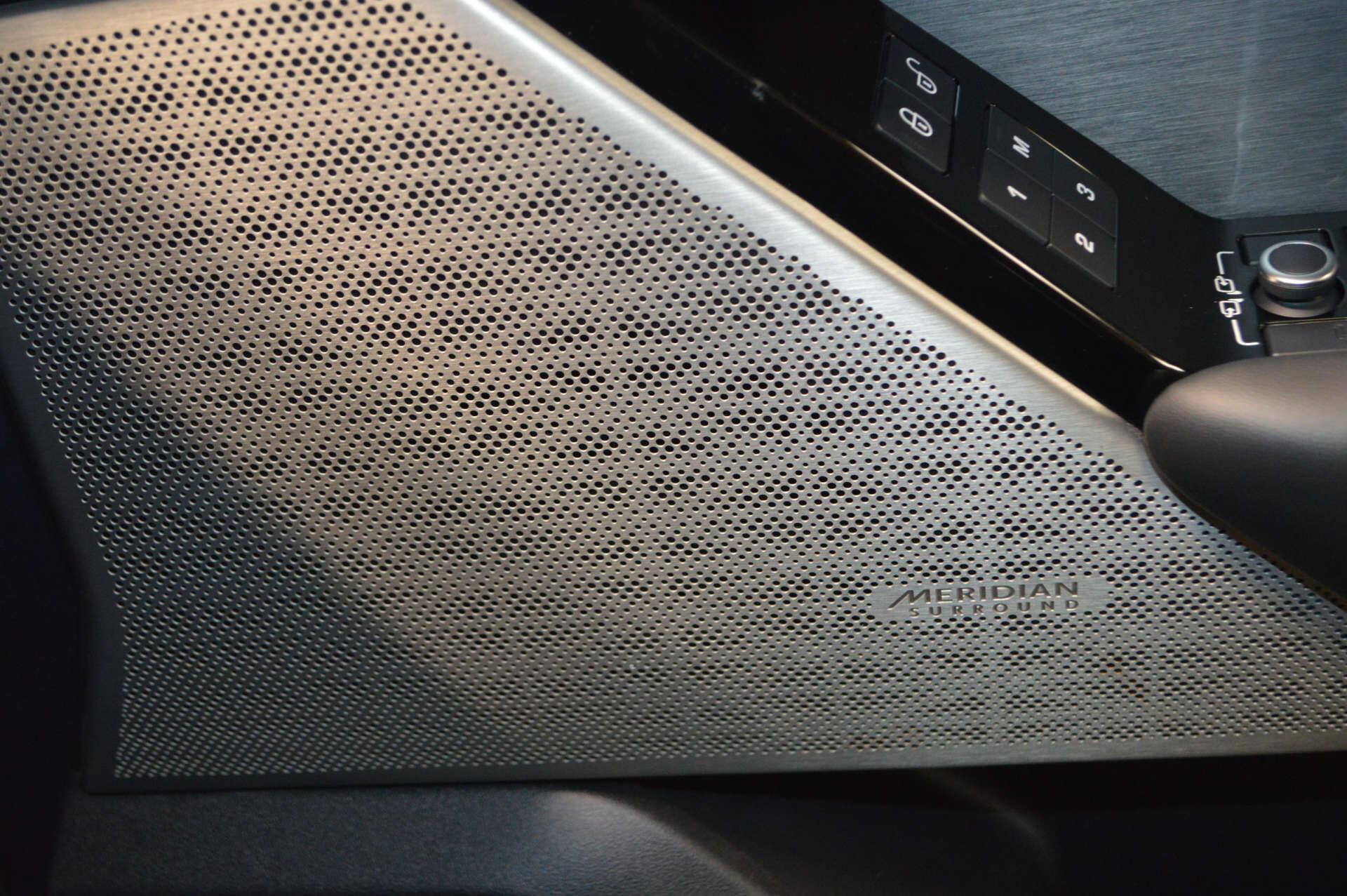 Land Rover Range Rover Velar view 35