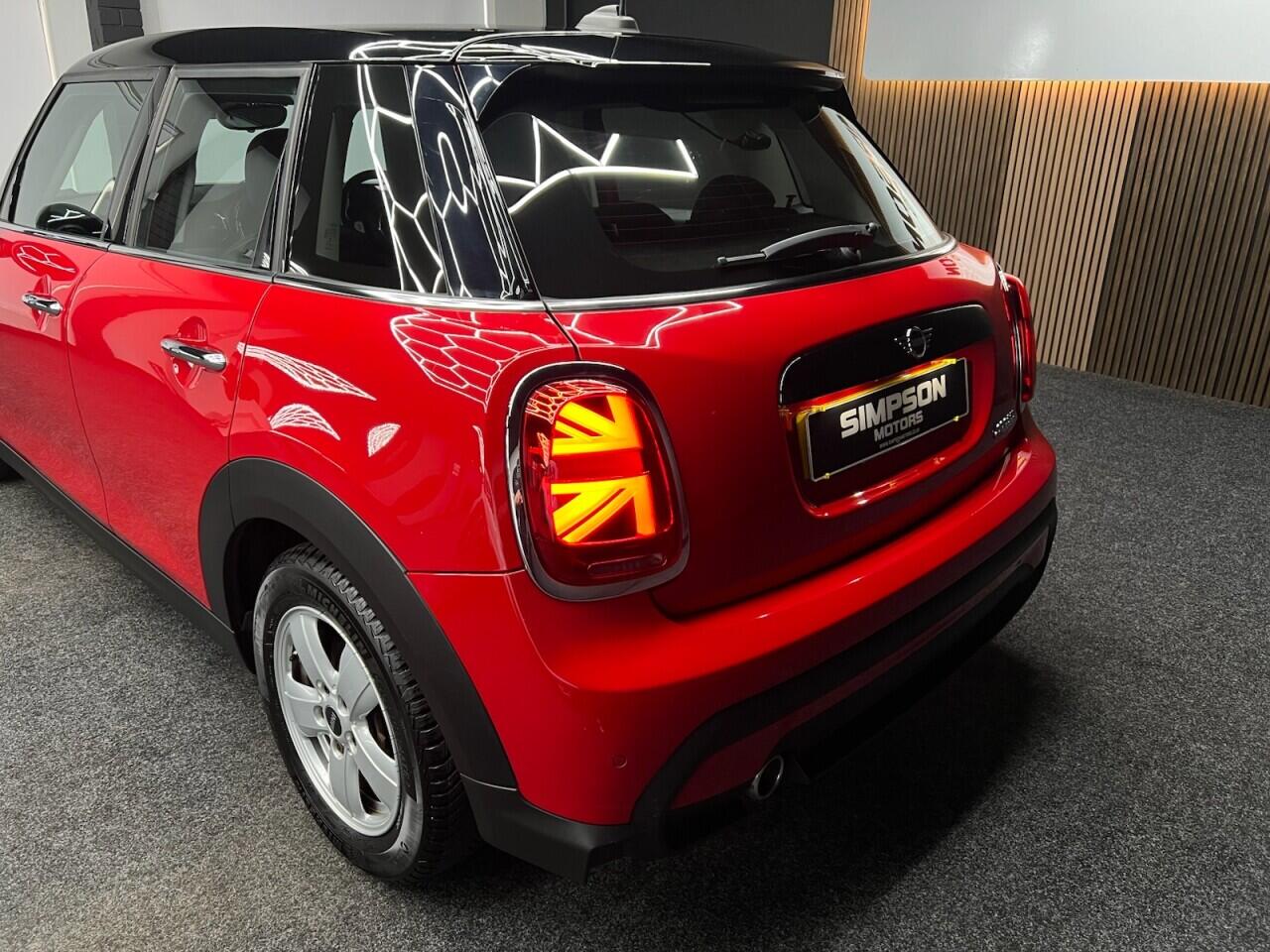 Mini Hatch view 8