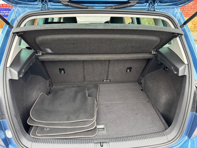 Volkswagen Golf SV view 44